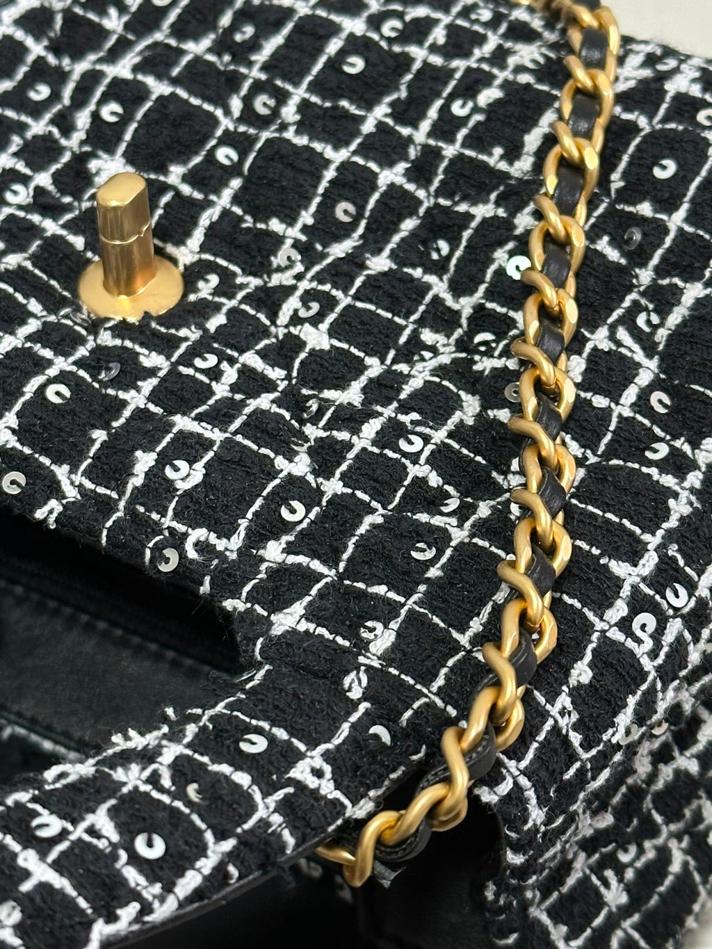 CHANEL KELLY SHOPPING BAG 19 IN BLACK MIX WHITE TWEED GOLD HARDWARE