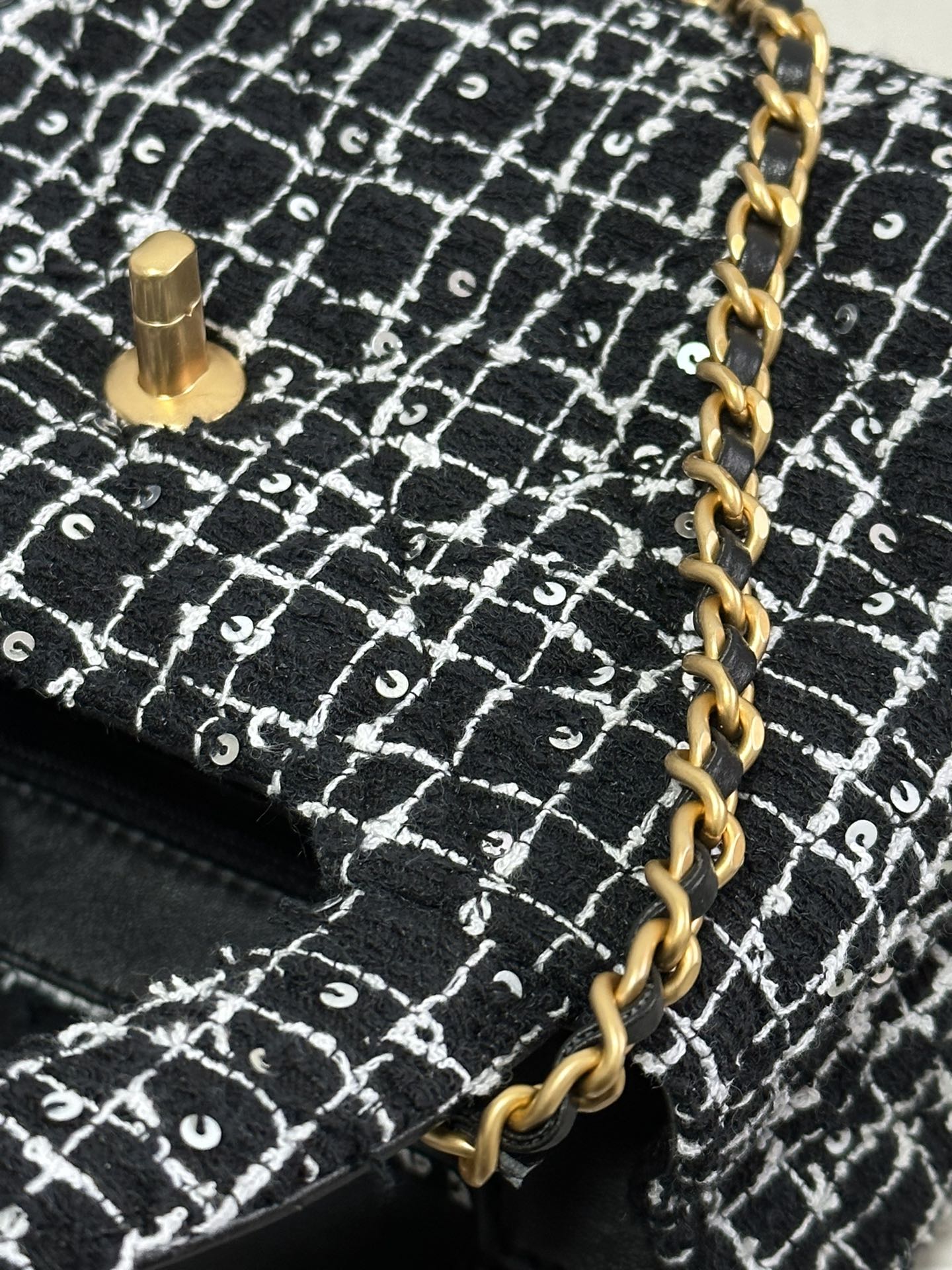 CHANEL KELLY SHOPPING BAG 19 IN BLACK MIX WHITE TWEED GOLD HARDWARE
