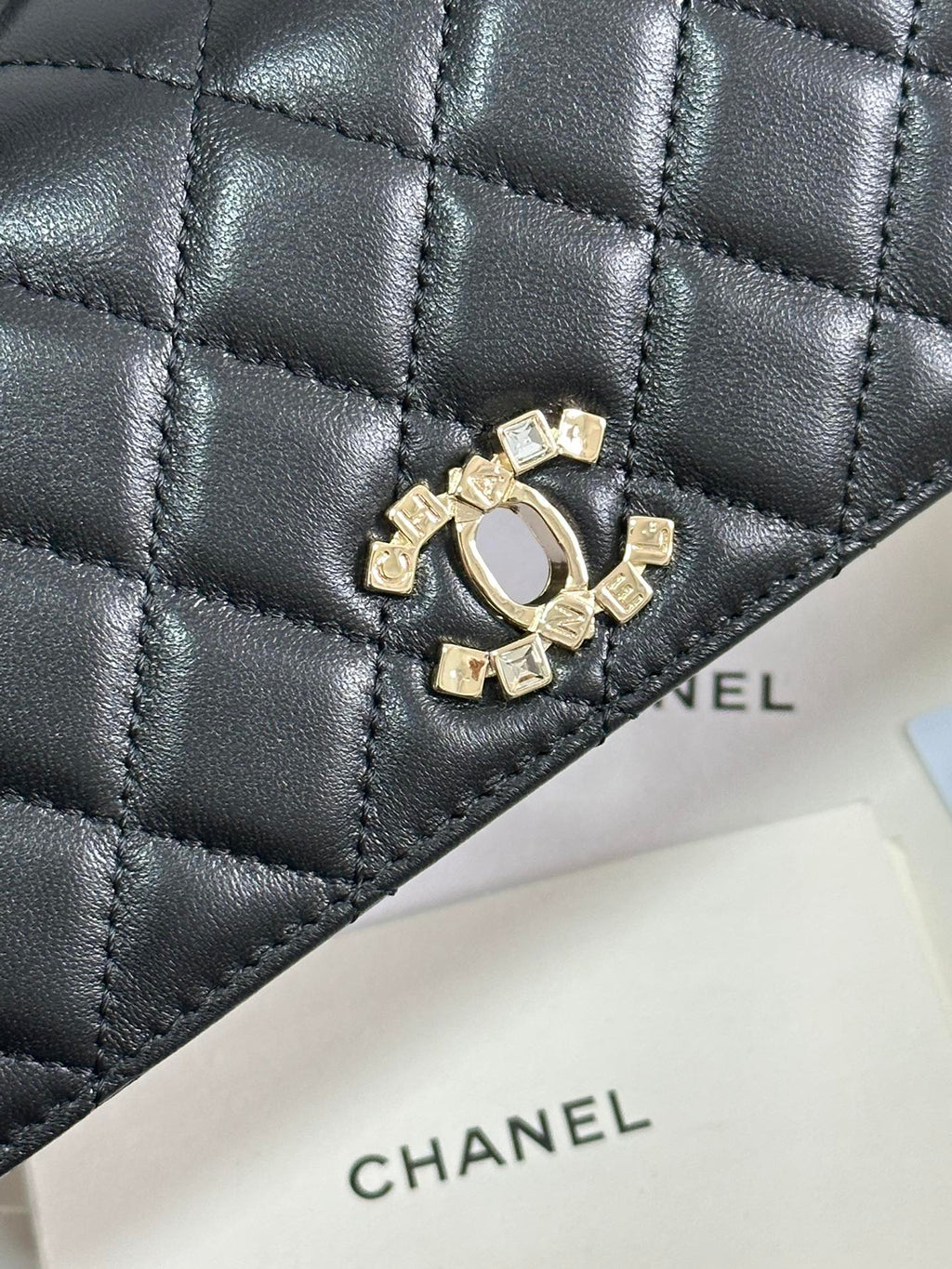 CHANEL FLAP BAG 18 WITH HANDLE IN BLACK CALFSKIN GOLD HARDWARE