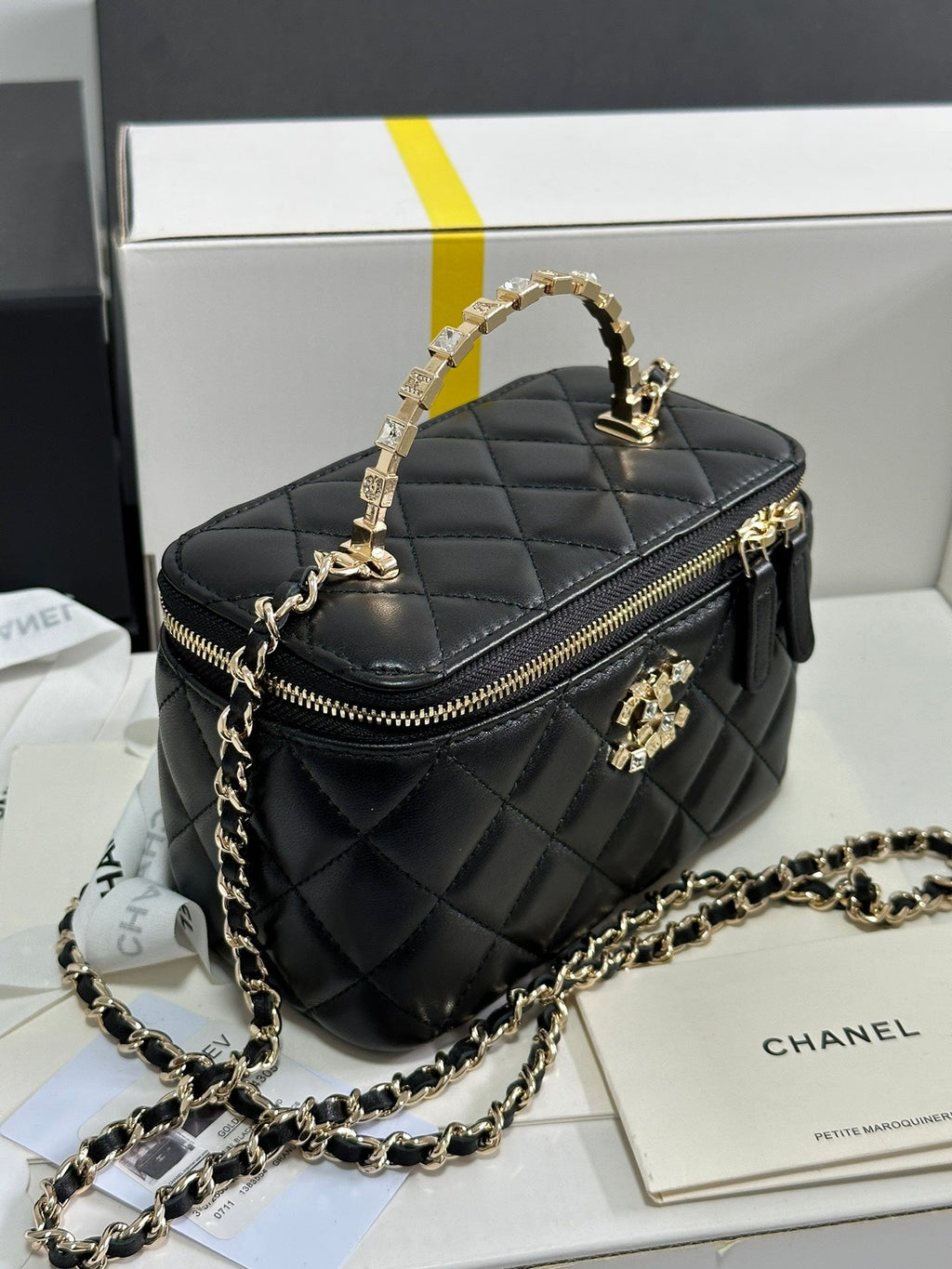 CHANEL VANITY CASE 18 IN BLACK CALFSKIN GOLD HARDWARE