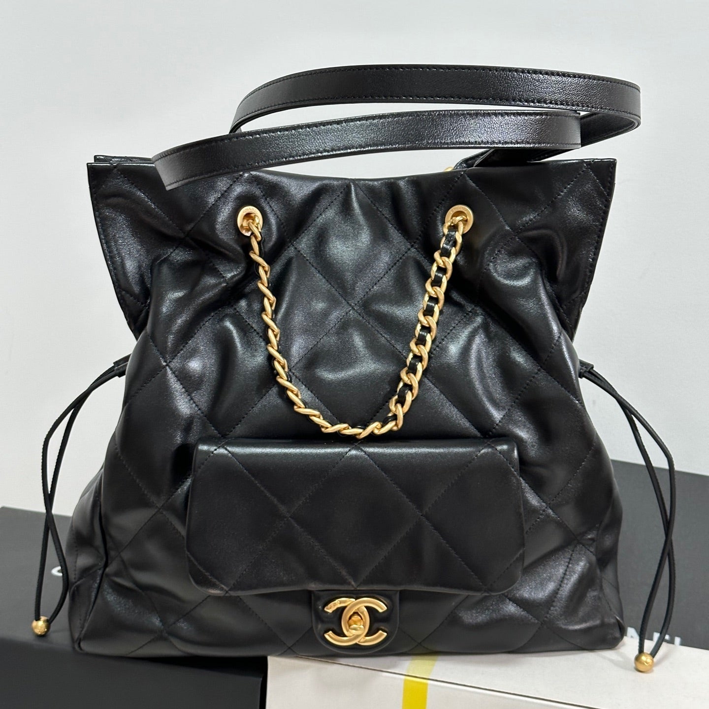 CHANEL MAXI SHOPPING BAG 36 IN BLACK LAMBSKIN GOLD METALLIC