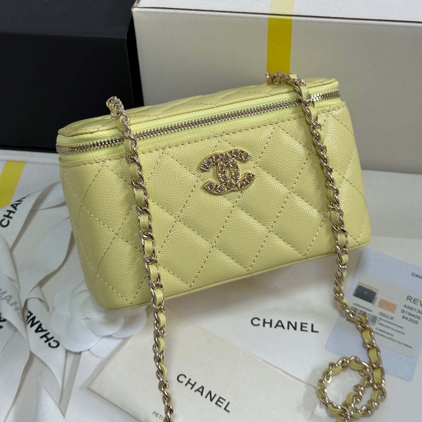 CHANEL VANITY CASE 17 CRYSTAL STUDDED LOGO IN YELLOW CALFSKIN GOLD HARDWARE