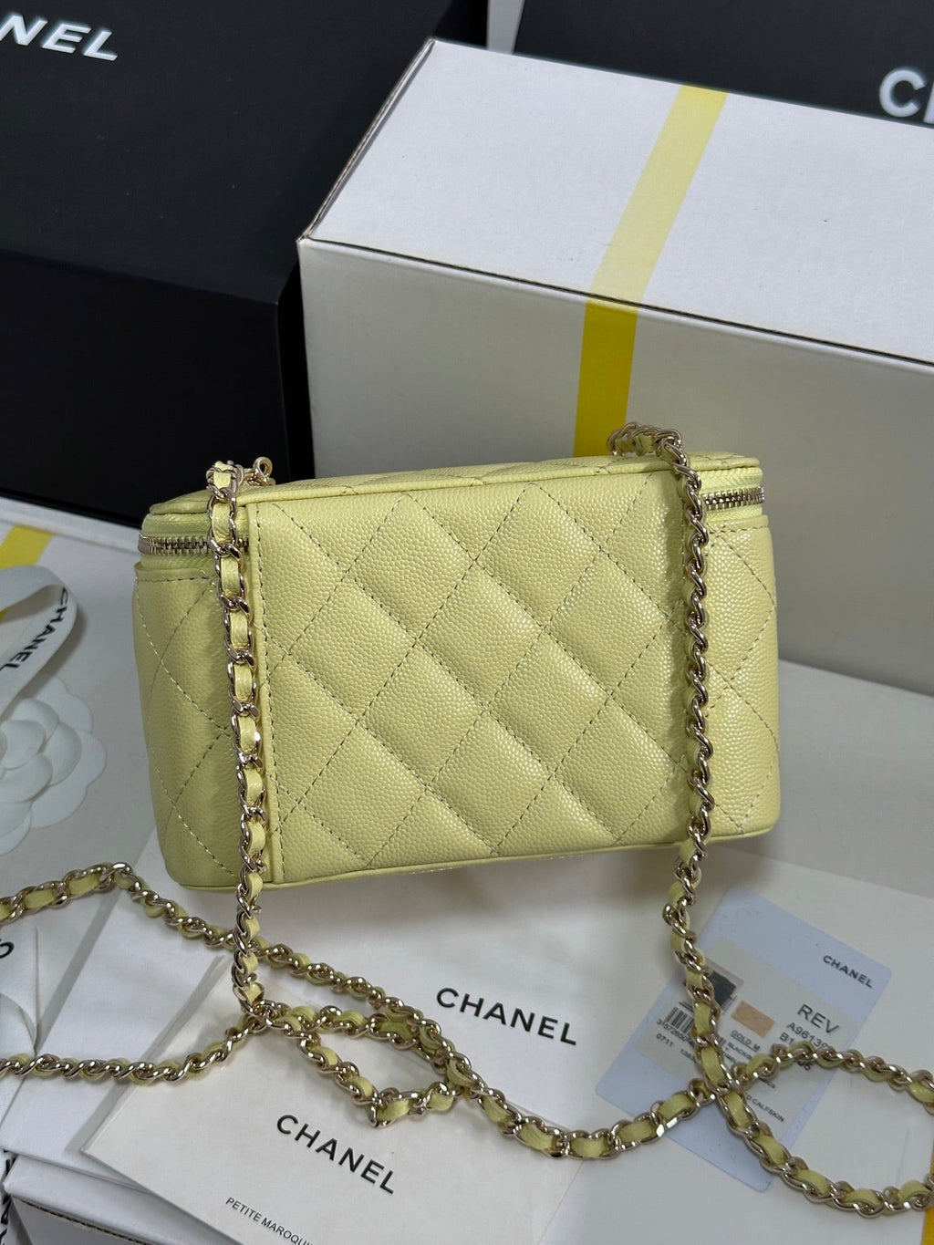 CHANEL VANITY CASE 17 CRYSTAL STUDDED LOGO IN YELLOW CALFSKIN GOLD HARDWARE