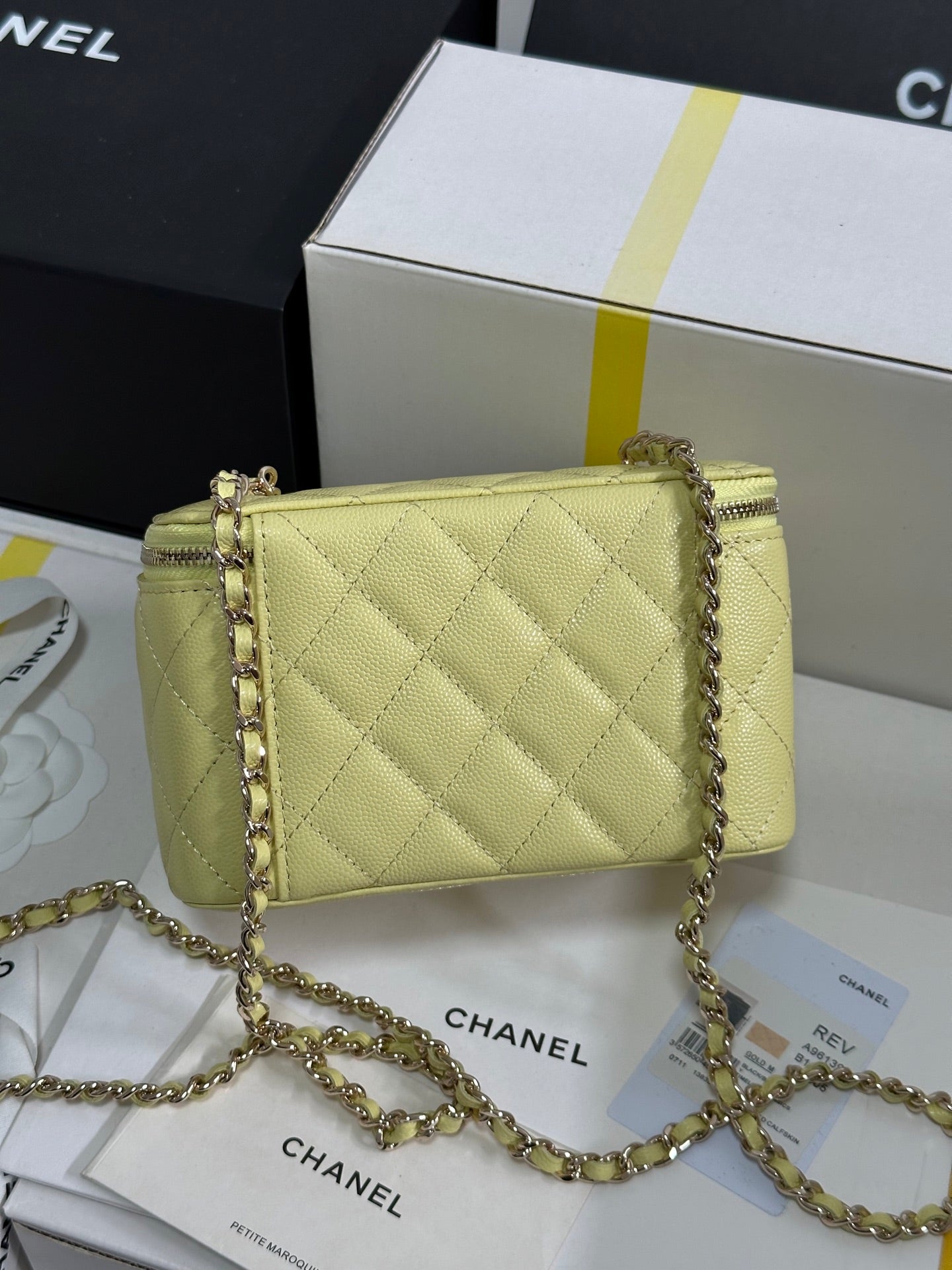 CHANEL VANITY CASE 17 CRYSTAL STUDDED LOGO IN YELLOW CALFSKIN GOLD HARDWARE