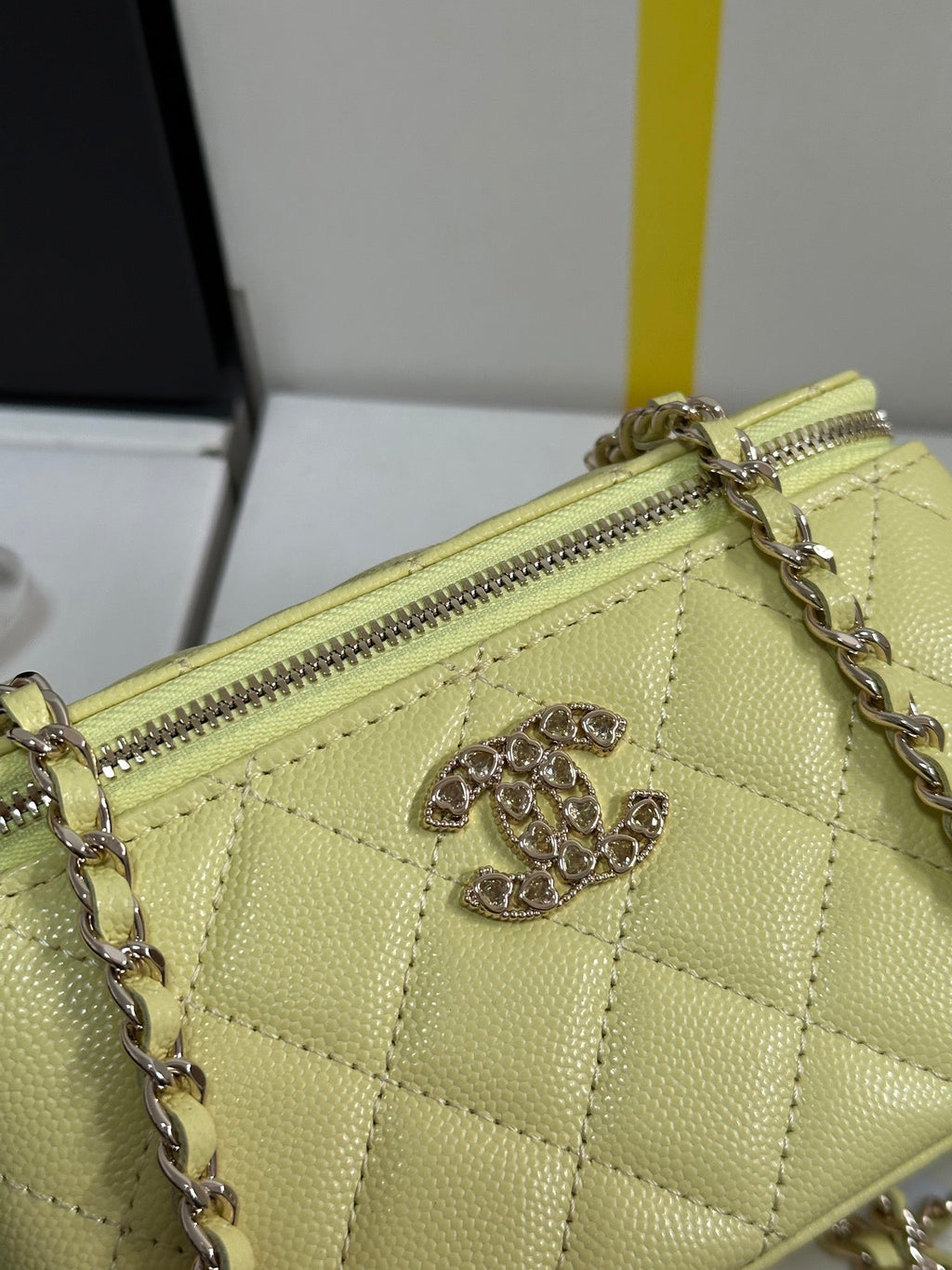 CHANEL VANITY CASE 17 CRYSTAL STUDDED LOGO IN YELLOW CALFSKIN GOLD HARDWARE
