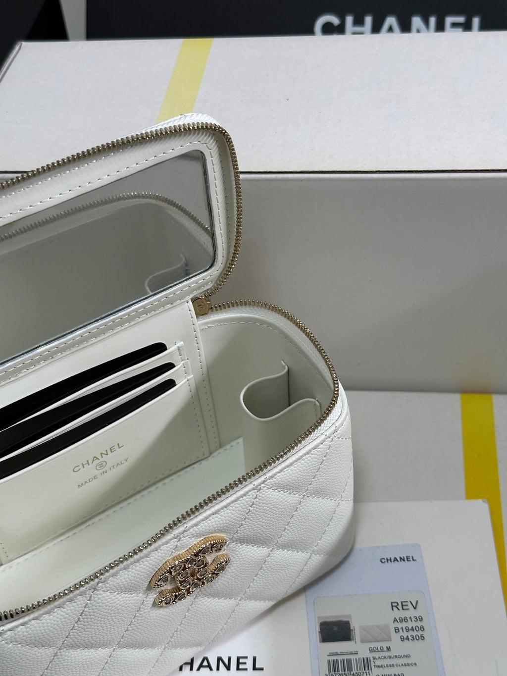 CHANEL VANITY CASE 17 CRYSTAL STUDDED LOGO IN WHITE CALFSKIN GOLD HARDWARE
