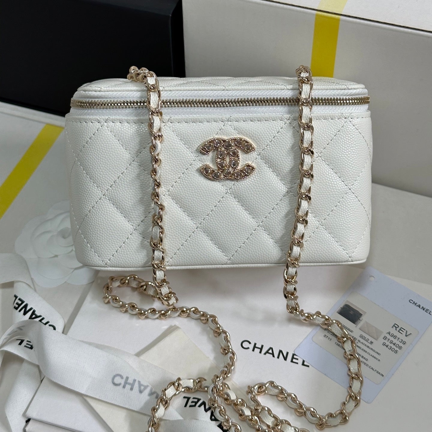 CHANEL VANITY CASE 17 CRYSTAL STUDDED LOGO IN WHITE CALFSKIN GOLD HARDWARE