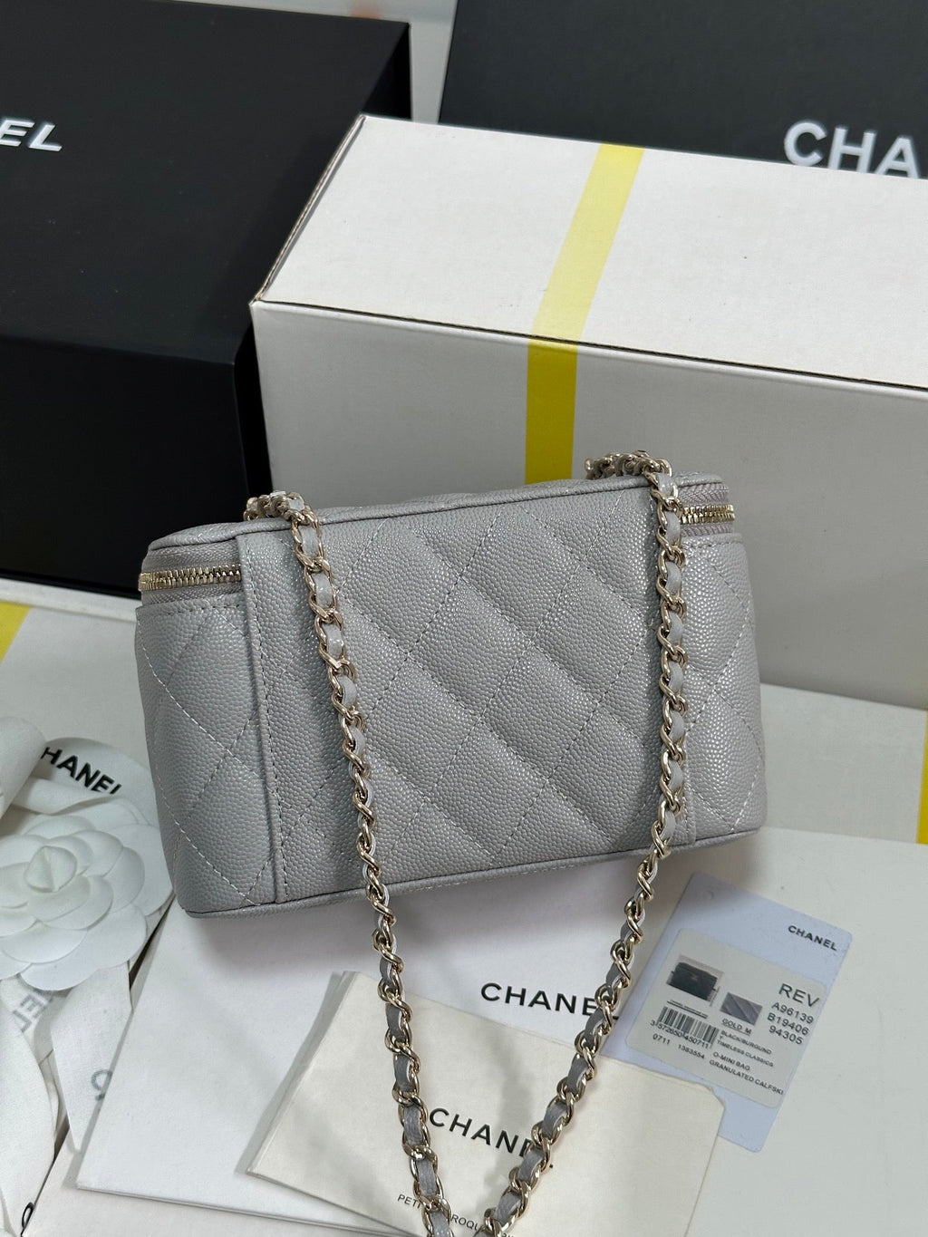 CHANEL VANITY CASE 17 CRYSTAL STUDDED LOGO IN GREY CALFSKIN GOLD HARDWARE