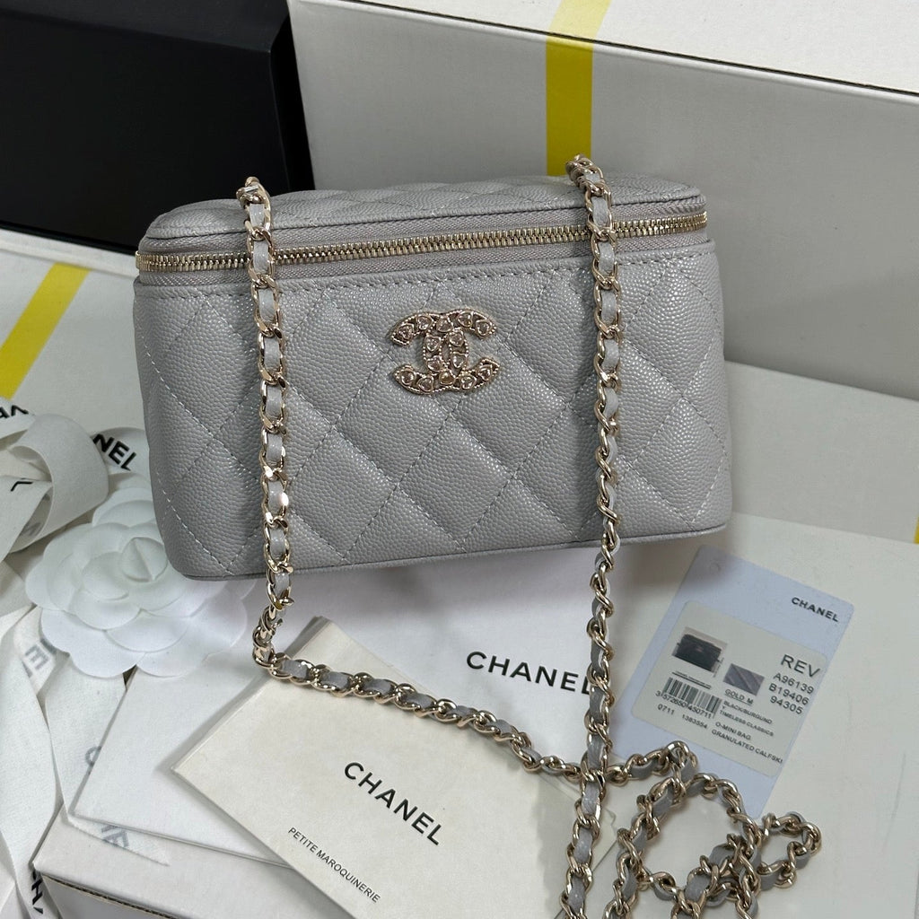 CHANEL VANITY CASE 17 CRYSTAL STUDDED LOGO IN GREY CALFSKIN GOLD HARDWARE