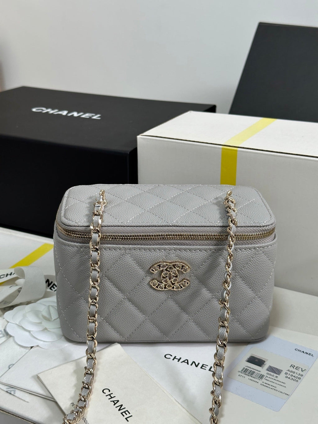 CHANEL VANITY CASE 17 CRYSTAL STUDDED LOGO IN GREY CALFSKIN GOLD HARDWARE