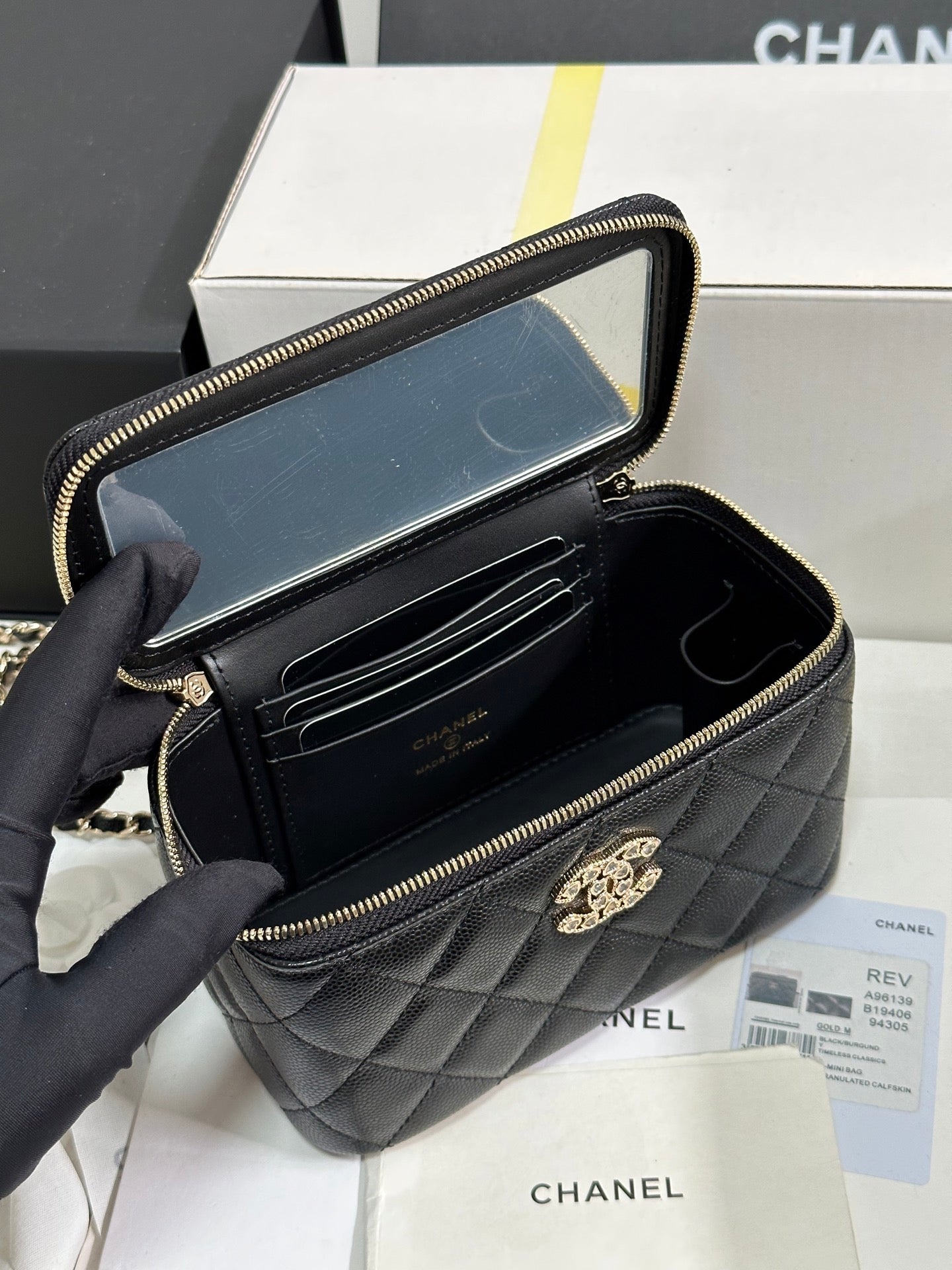 CHANEL VANITY CASE 17 CRYSTAL STUDDED LOGO IN BLACK CALFSKIN GOLD HARDWARE