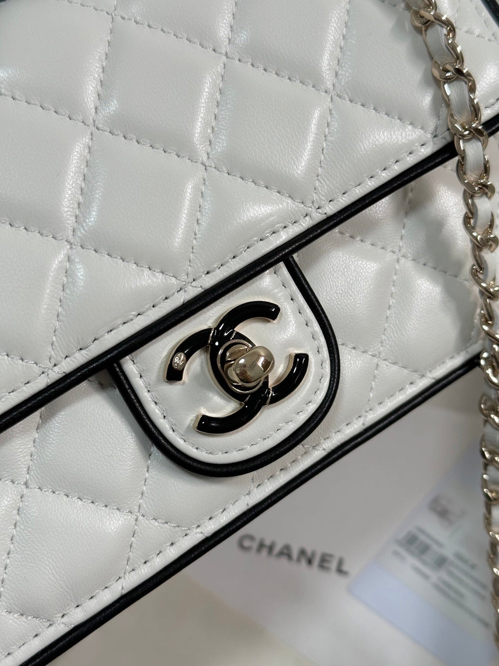 CHANEL QUILTED FLAP BAG WITH BLACK TRIM 19 IN WHITE LAMBSKIN