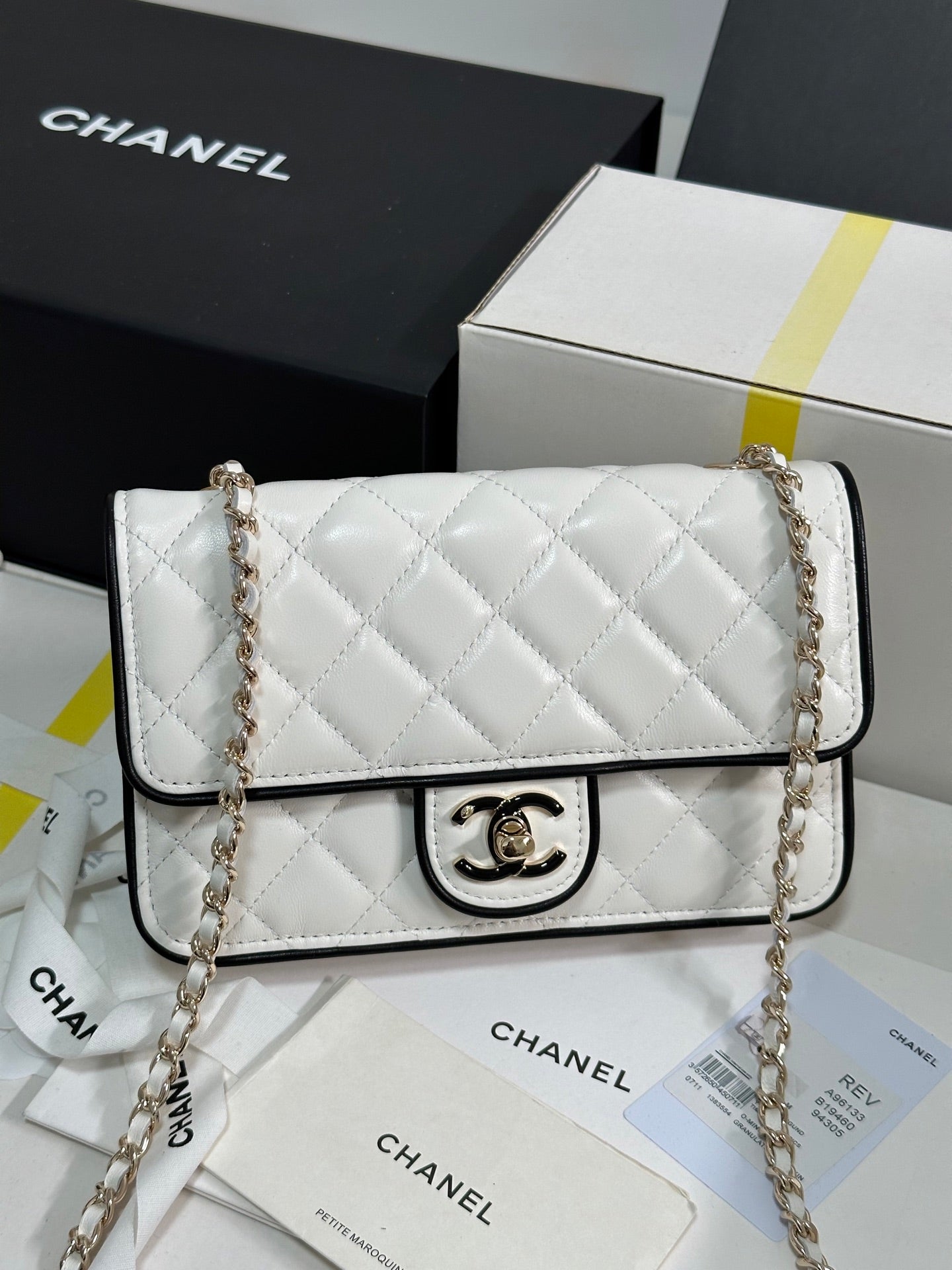 CHANEL QUILTED FLAP BAG WITH BLACK TRIM 19 IN WHITE LAMBSKIN