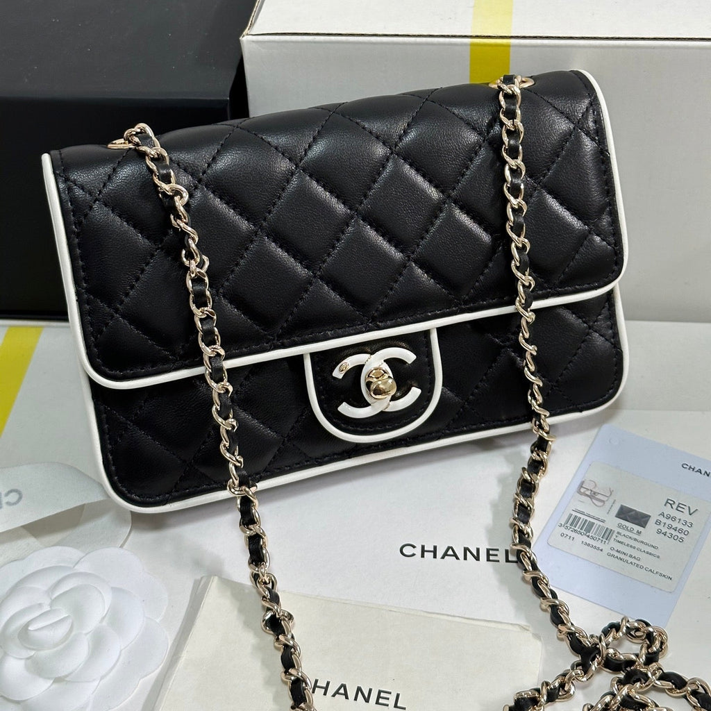CHANEL QUILTED FLAP BAG WITH WHITE TRIM 19 IN BLACK LAMBSKIN