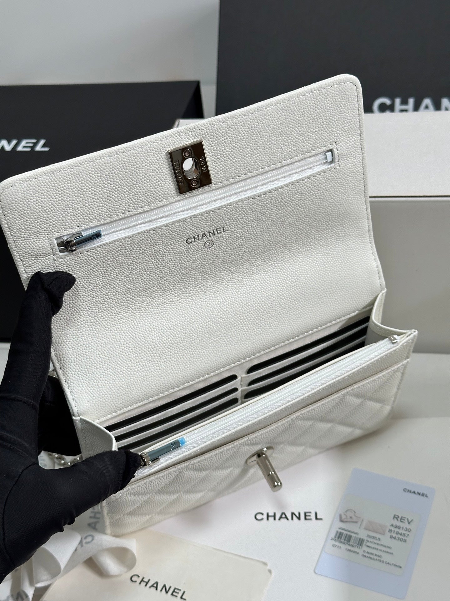 CHANEL FLAP BAG WITH SILVER-TONE HANDLE 19 IN WHITE CAVIAR SKIN