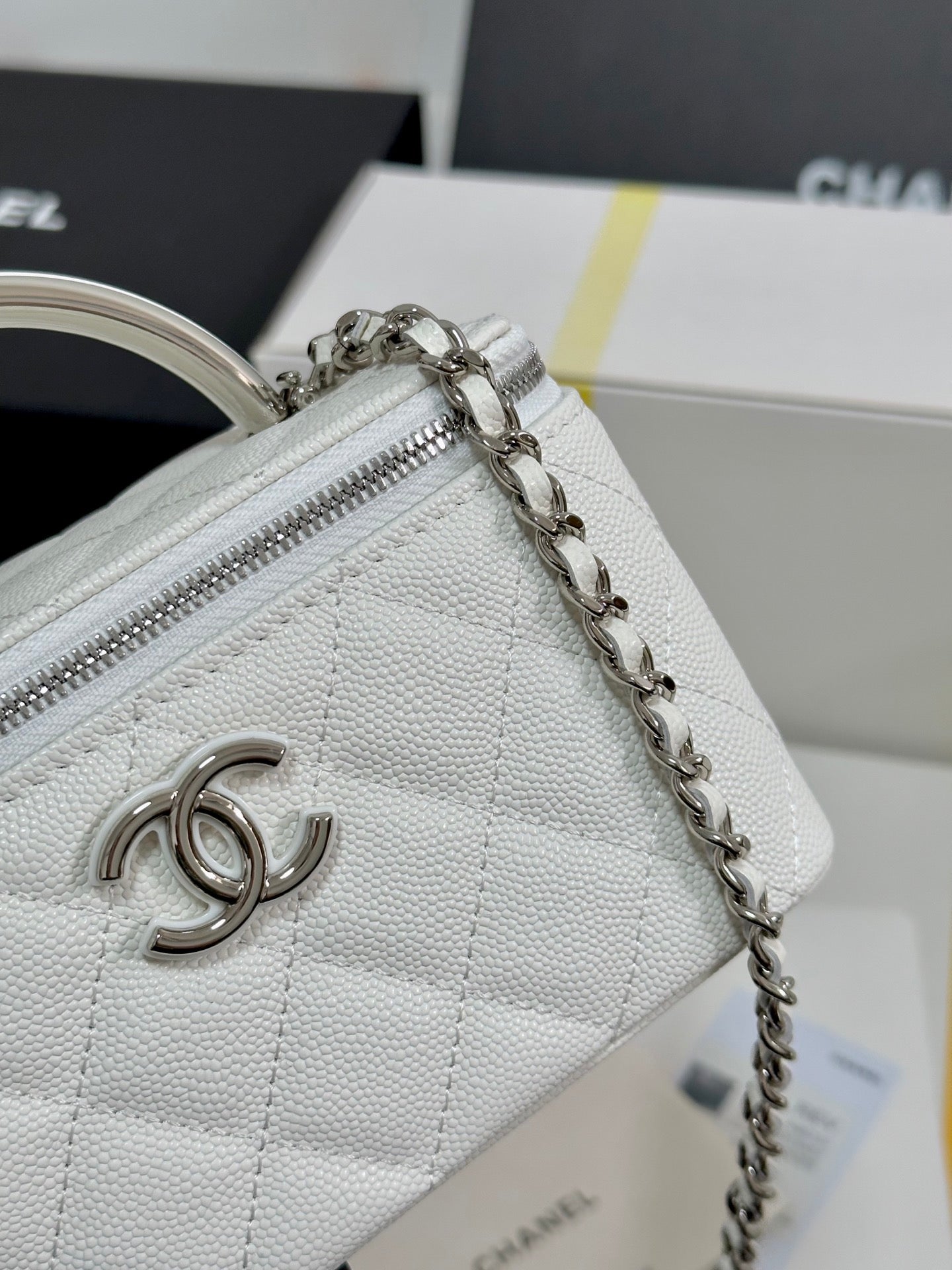 CHANEL MINI VANITY TOP HANDLE CASE 17 IN WHITE CAVIAR SKIN SILVER-TONE PLATED METAL