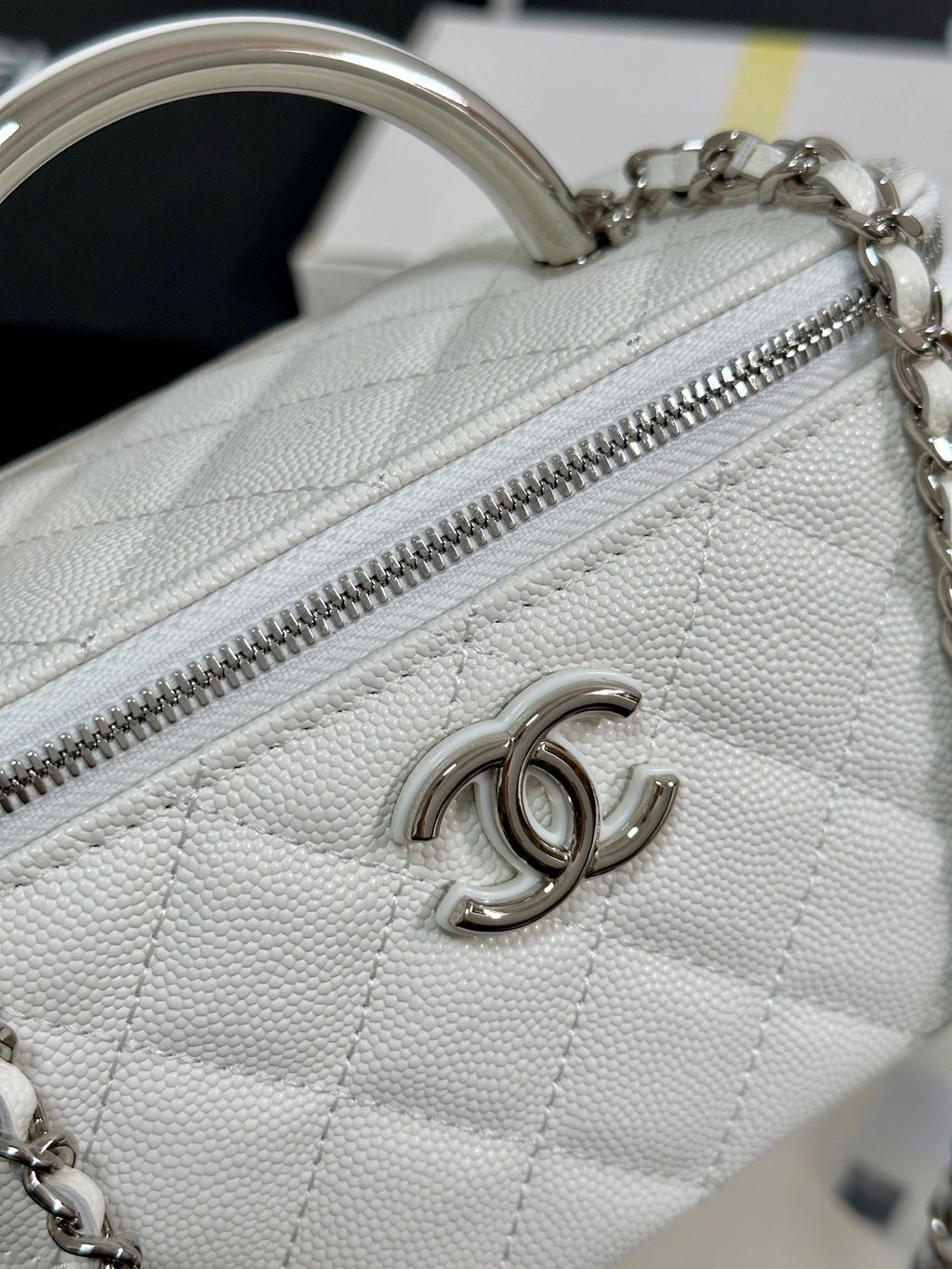 CHANEL MINI VANITY TOP HANDLE CASE 17 IN WHITE CAVIAR SKIN SILVER-TONE PLATED METAL