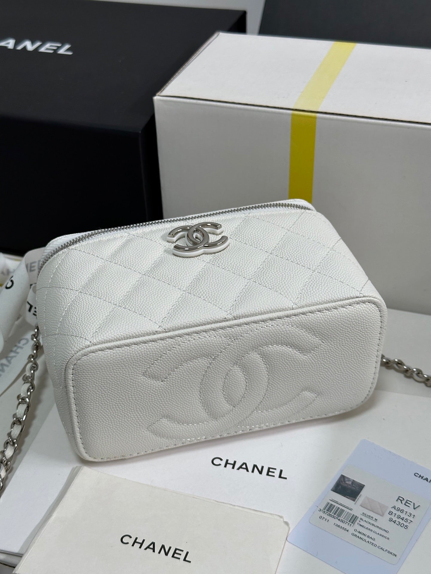 CHANEL MINI VANITY TOP HANDLE CASE 17 IN WHITE CAVIAR SKIN SILVER-TONE PLATED METAL