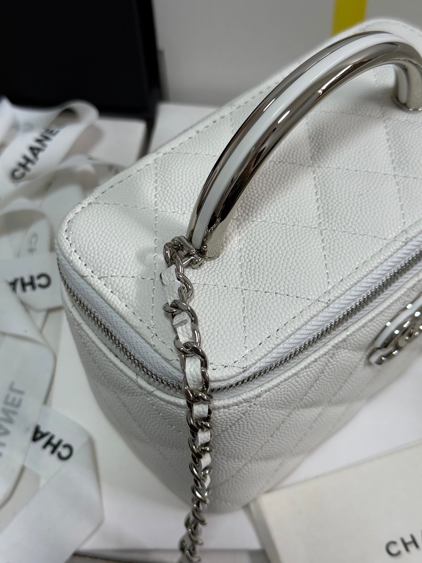 CHANEL MINI VANITY TOP HANDLE CASE 17 IN WHITE CAVIAR SKIN SILVER-TONE PLATED METAL