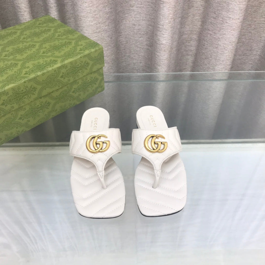 GUCCI marmont logo - embellished mattelasse leather sandal in white