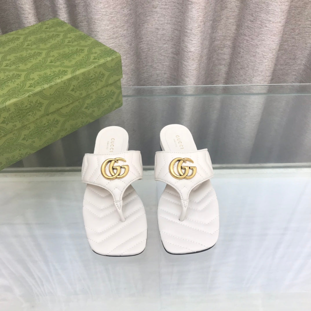 GUCCI marmont logo - embellished mattelasse leather sandal in white