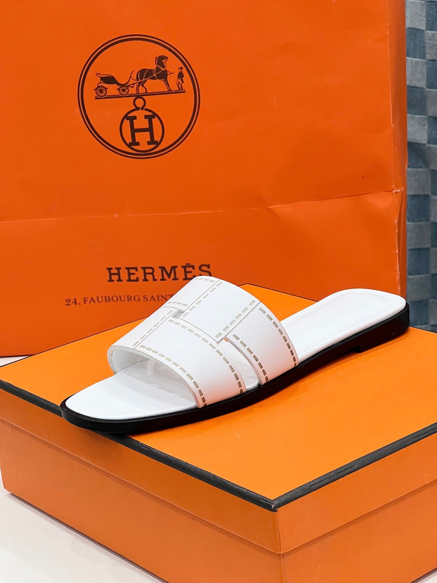 HERMES IDIOMA SANDAL IN WHITE CALFSKIN