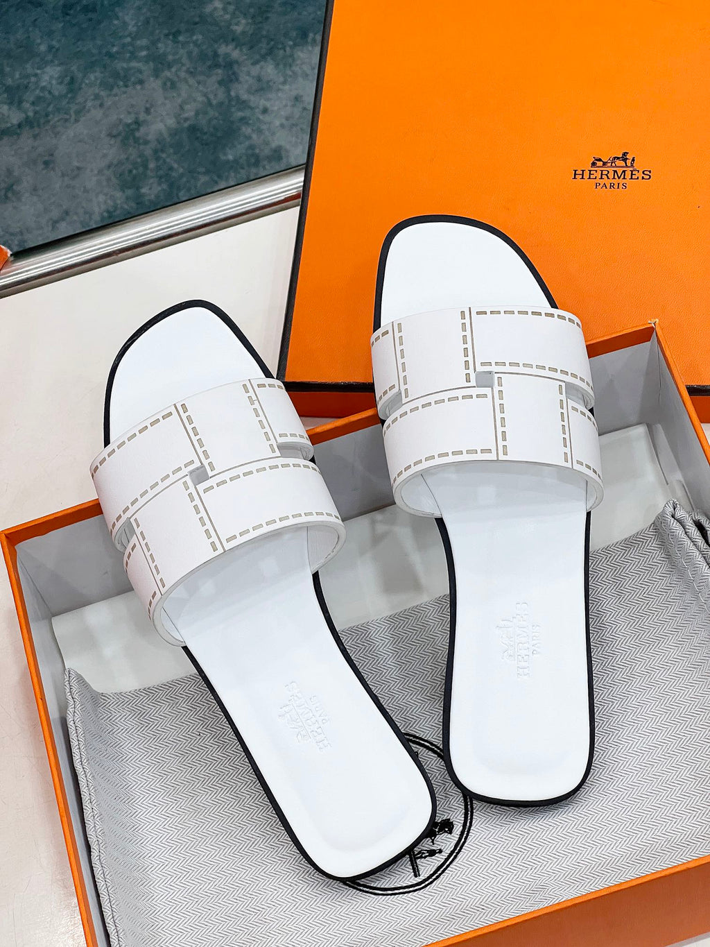 HERMES IDIOMA SANDAL IN WHITE CALFSKIN