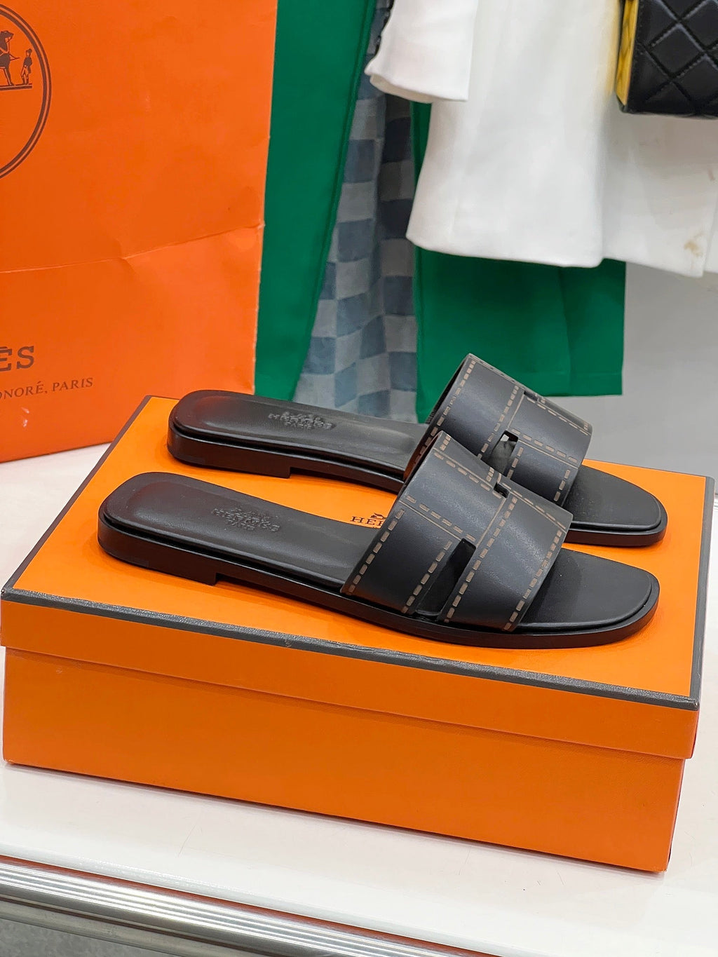 HERMES IDIOMA SANDAL IN BLACK CALFSKIN