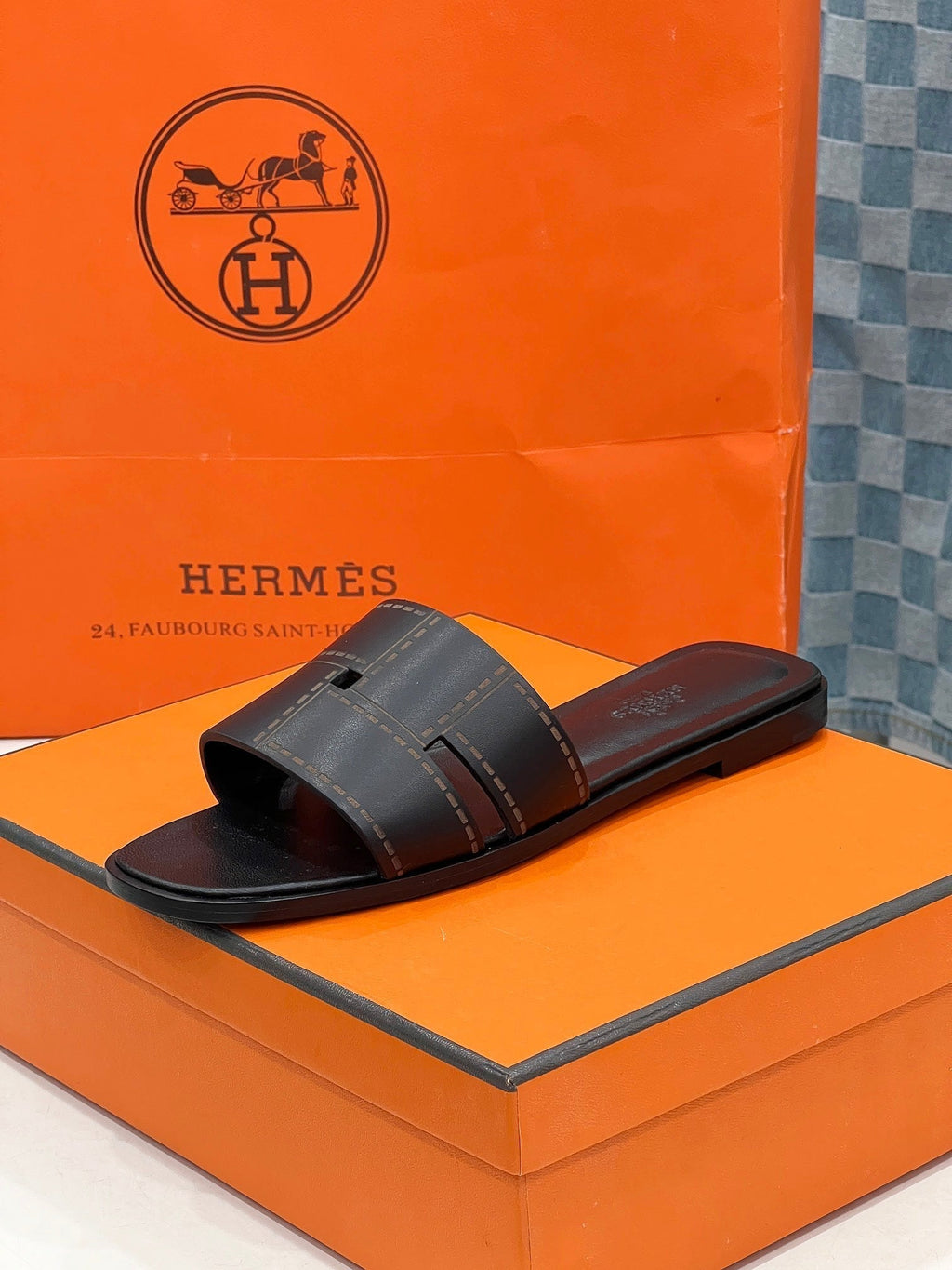 HERMES IDIOMA SANDAL IN BLACK CALFSKIN
