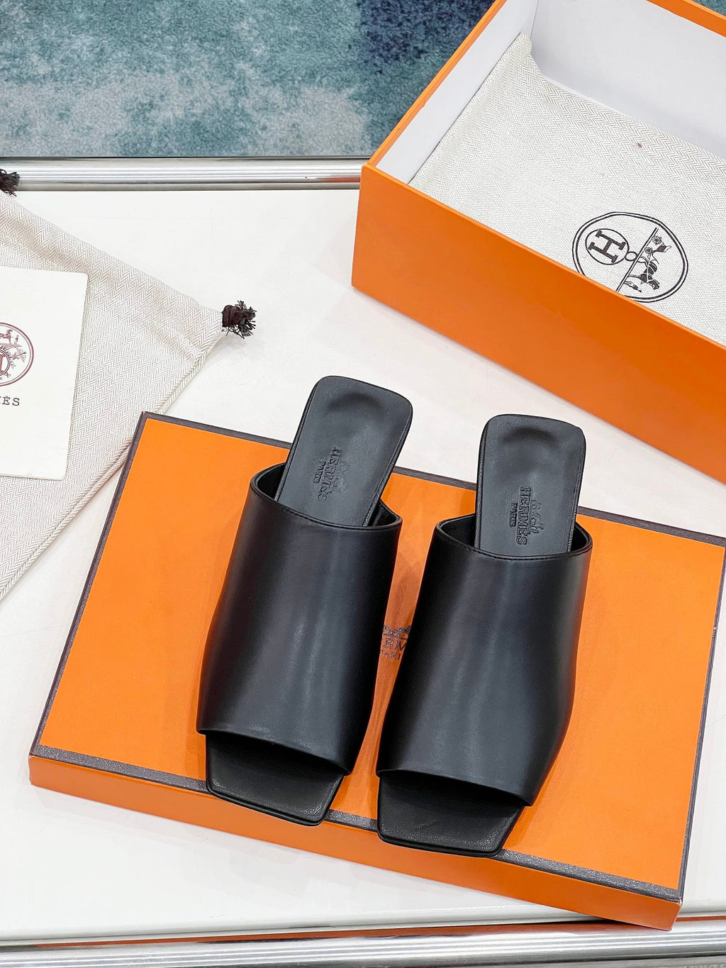 HERMES IDOLE SANDAL IN BLACK CALFSKIN