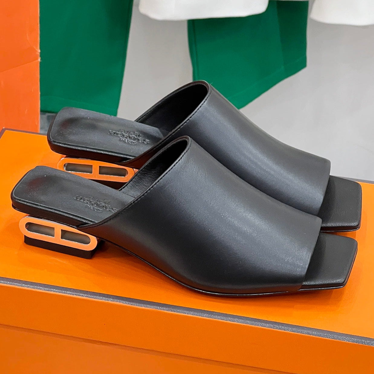 HERMES IDOLE SANDAL IN BLACK CALFSKIN
