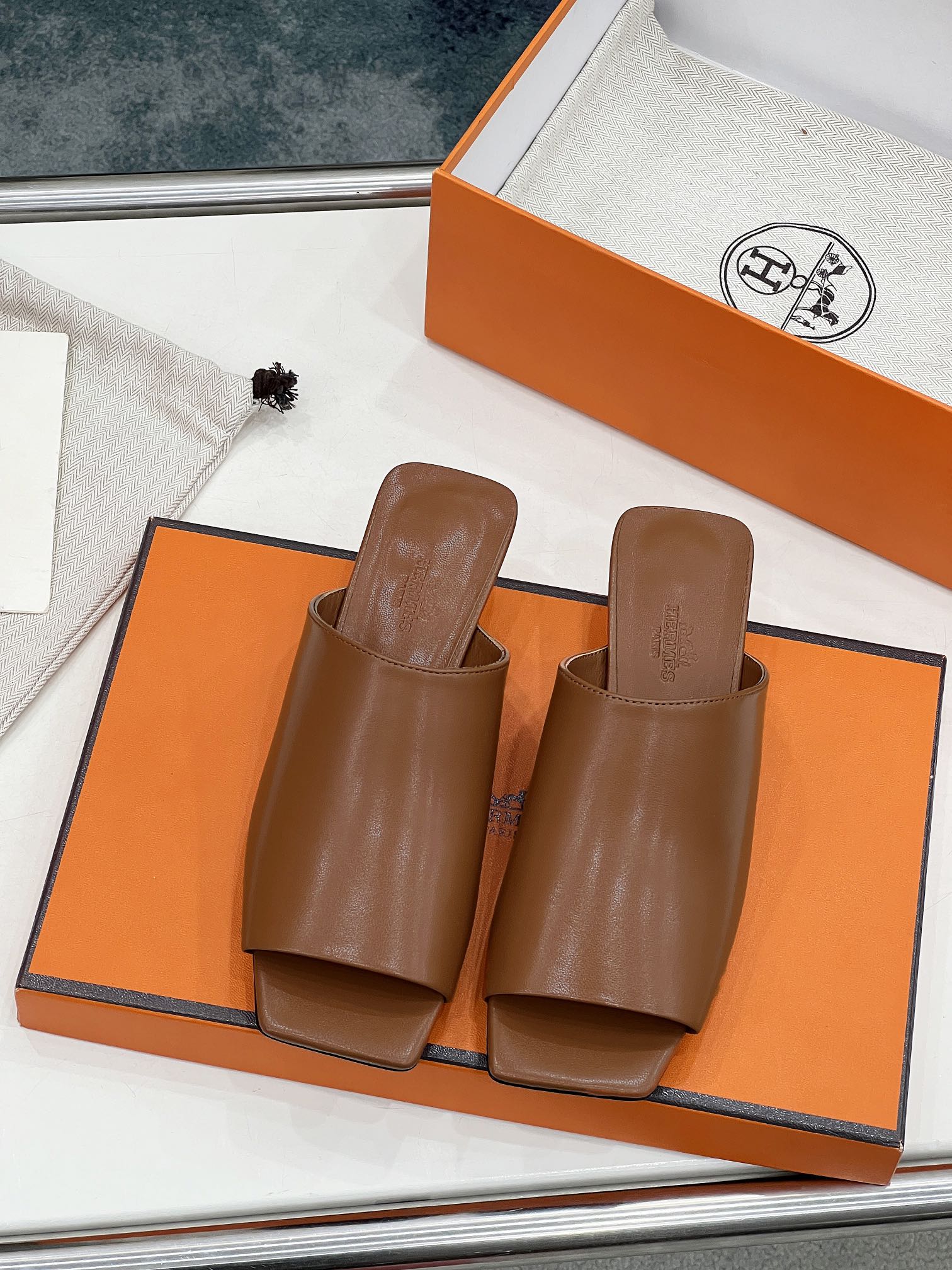 HERMES IDOLE SANDAL IN BRONZE BROWN CALFSKIN