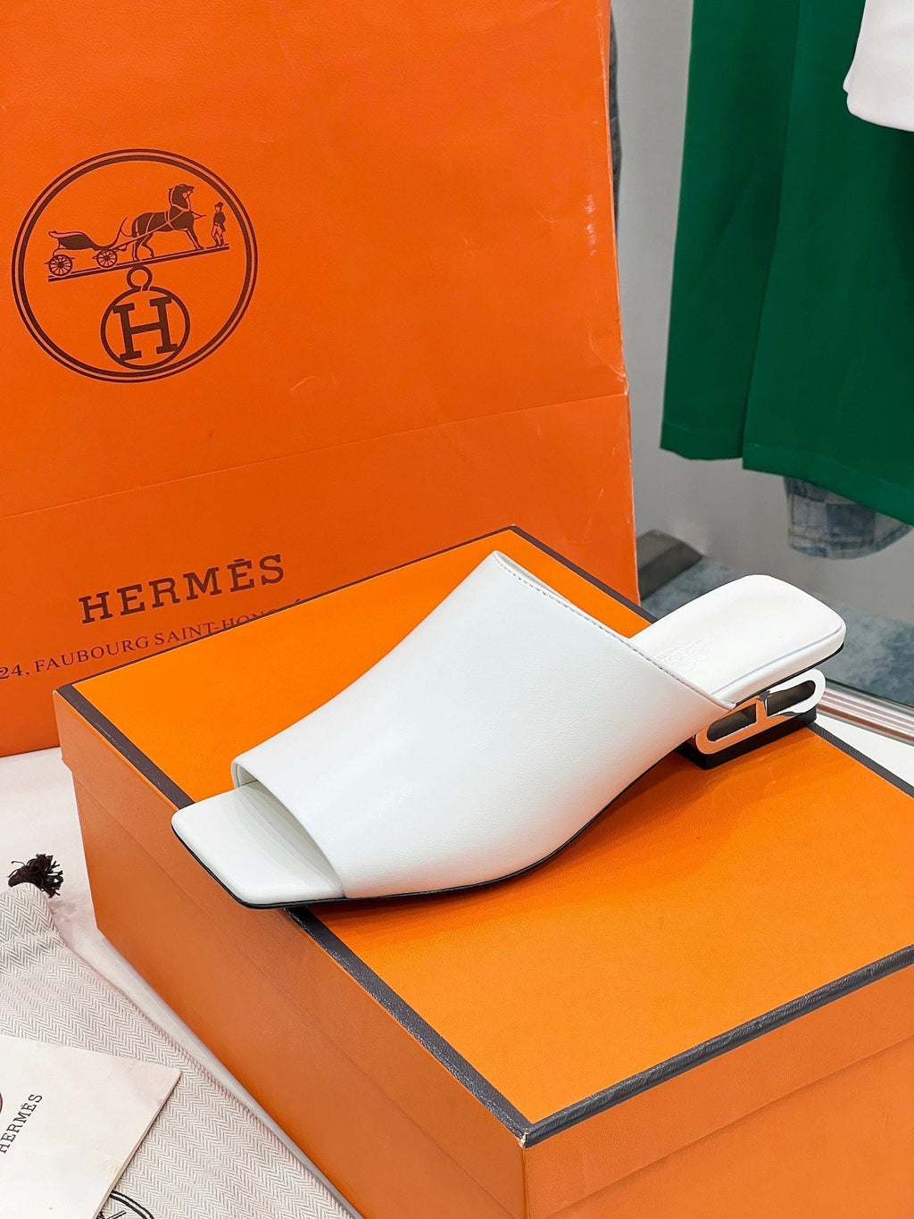HERMES IDOLE SANDAL IN WHITE CALFSKIN