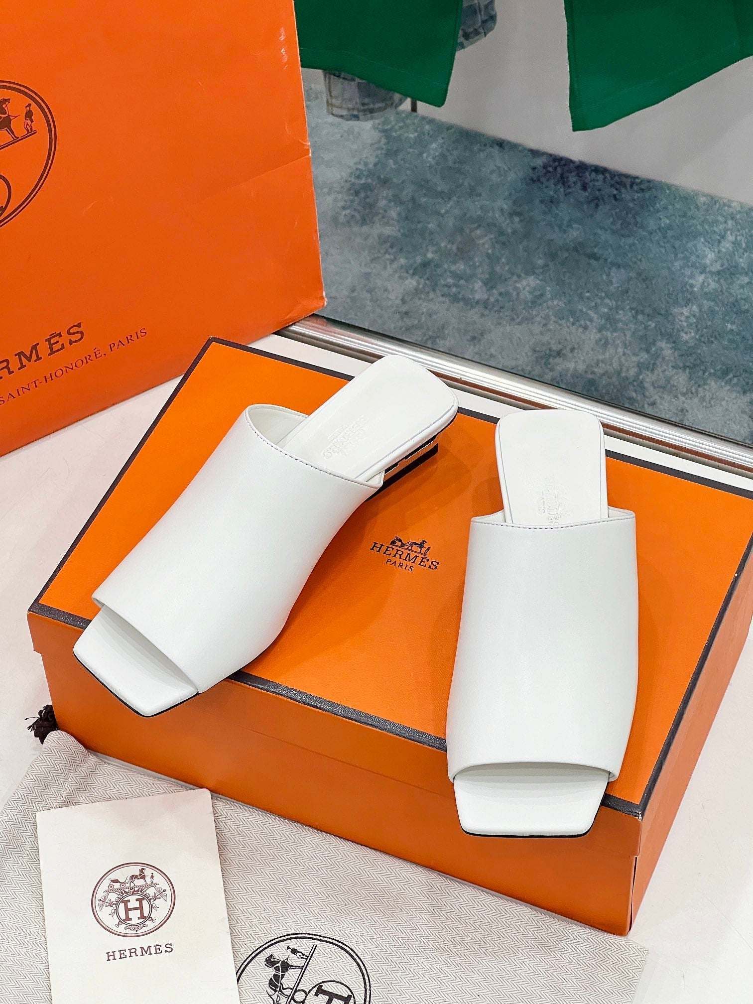 HERMES IDOLE SANDAL IN WHITE CALFSKIN