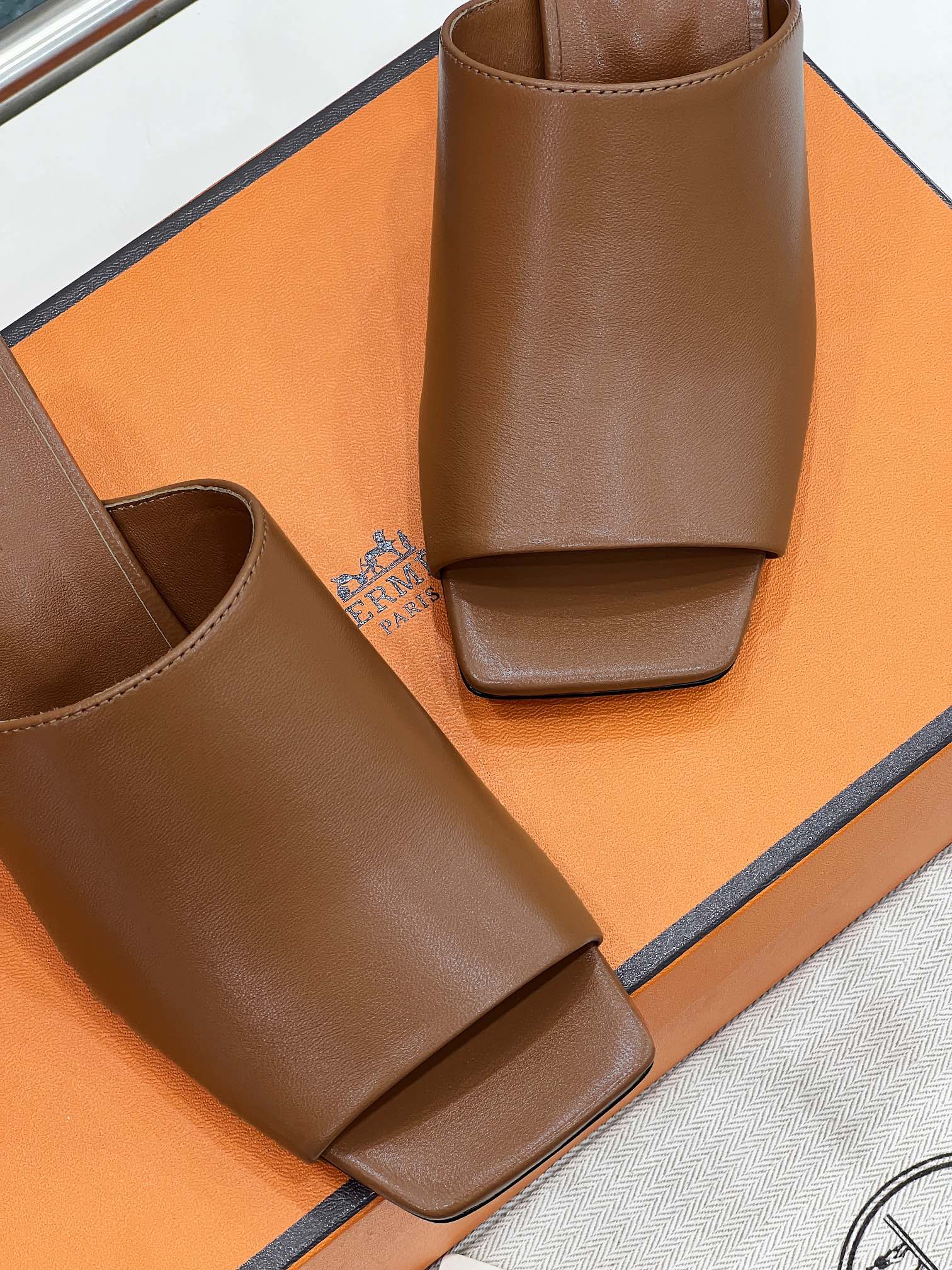 HERMES ICONIQUE 60 SANDAL IN BRONZE BROWN CALFSKIN