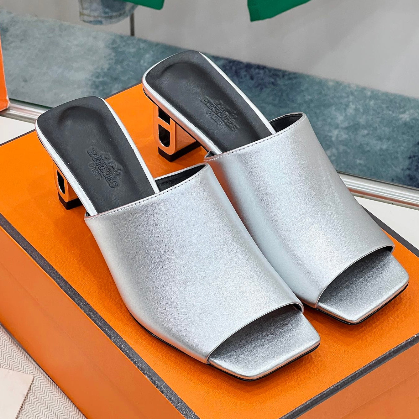 HERMES ICONIQUE 60 SANDAL IN SILVER CALFSKIN