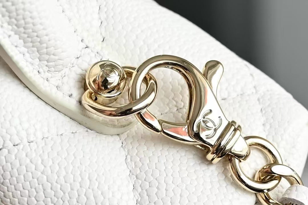 CHANEL COSMETIC BAG 19 IN WHITE GRAINED CALFSKIN GOLD HARDWARE