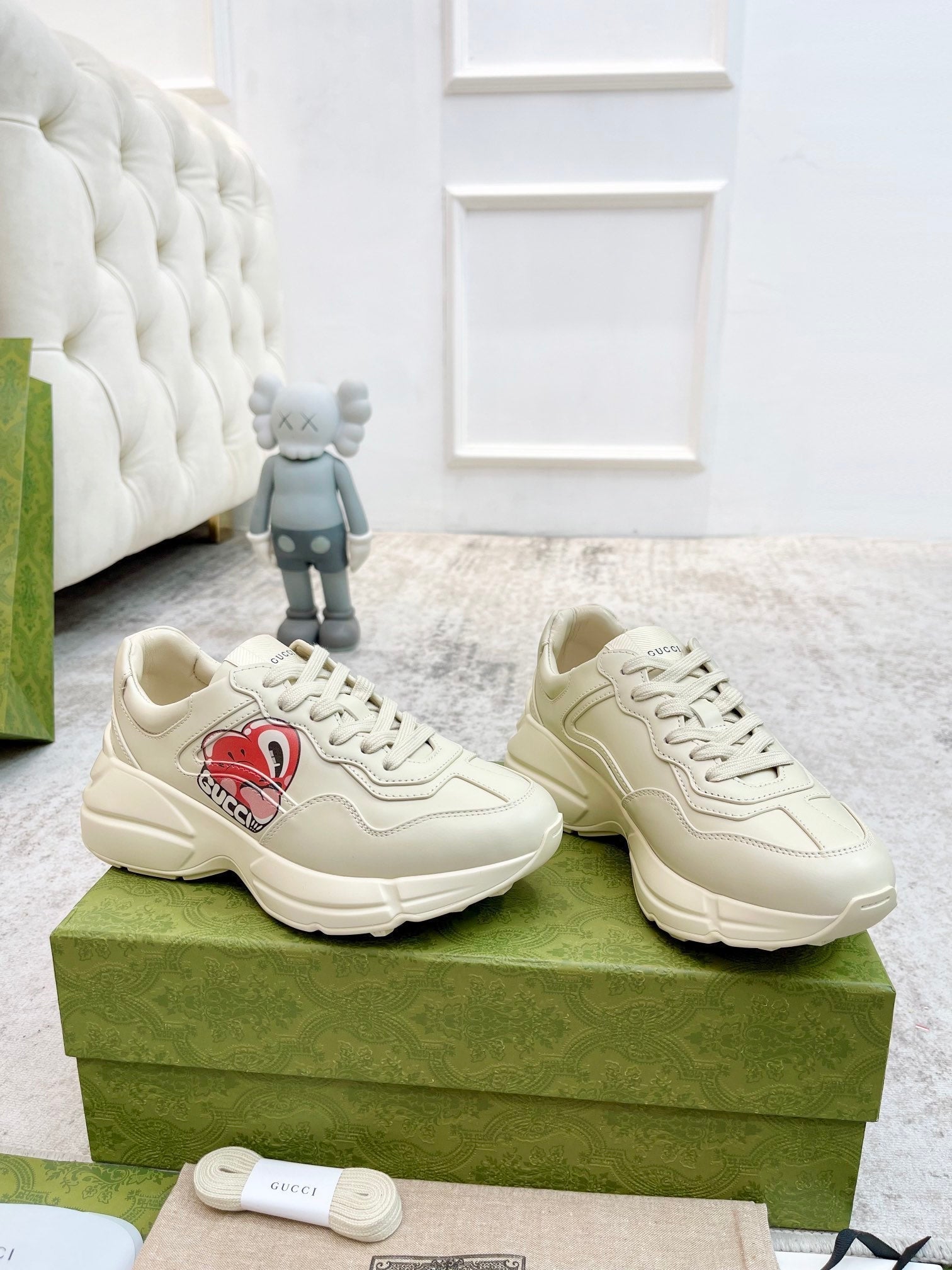 GUCCI RHYTON TRAINER WHITE LAMBSKIN WITH HEART MOTIF