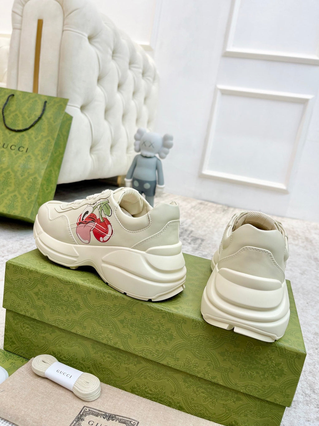 GUCCI RHYTON TRAINER WHITE LAMBSKIN WITH HEART MOTIF