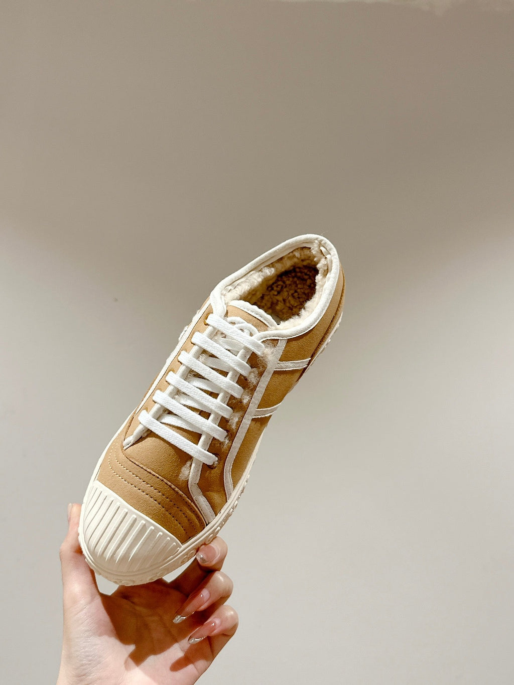GUCCI CANVAS SNEAKER IN CAMEL BROWN DENIM WITH BEIGE FLEECE LINING