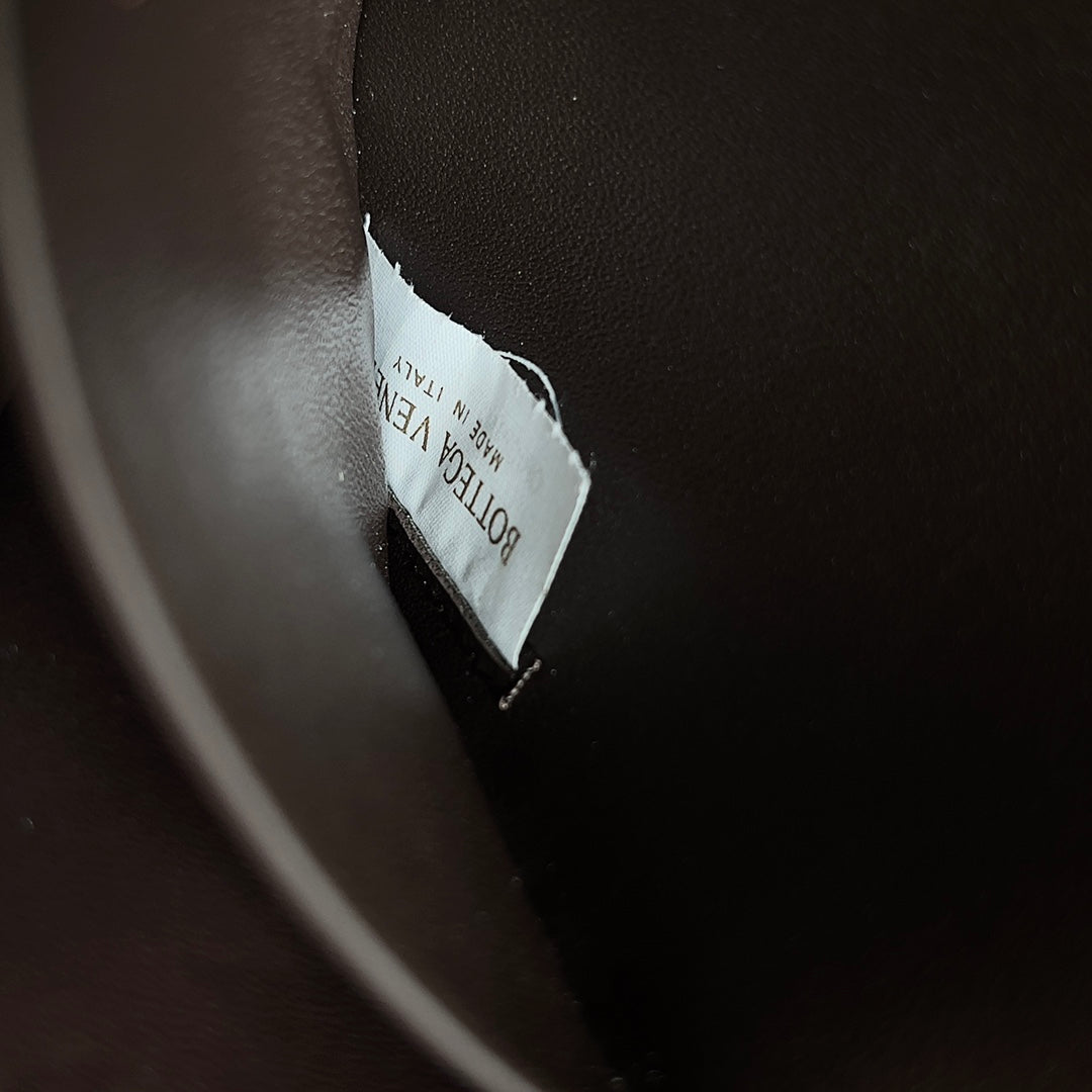 BOTTEGA VENETA ANDIAMO BAG 19 IN FONDANT CALFSKIN