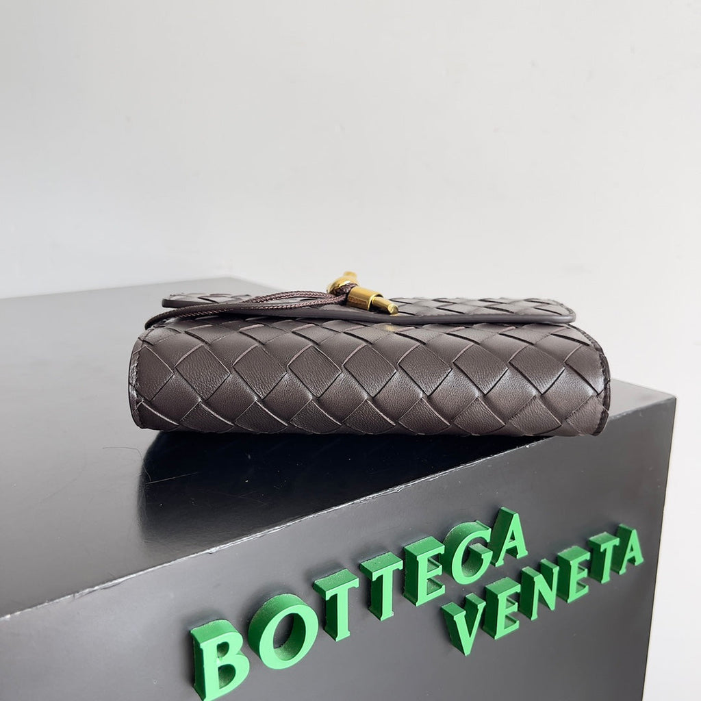 BOTTEGA VENETA ANDIAMO BAG 19 IN FONDANT CALFSKIN
