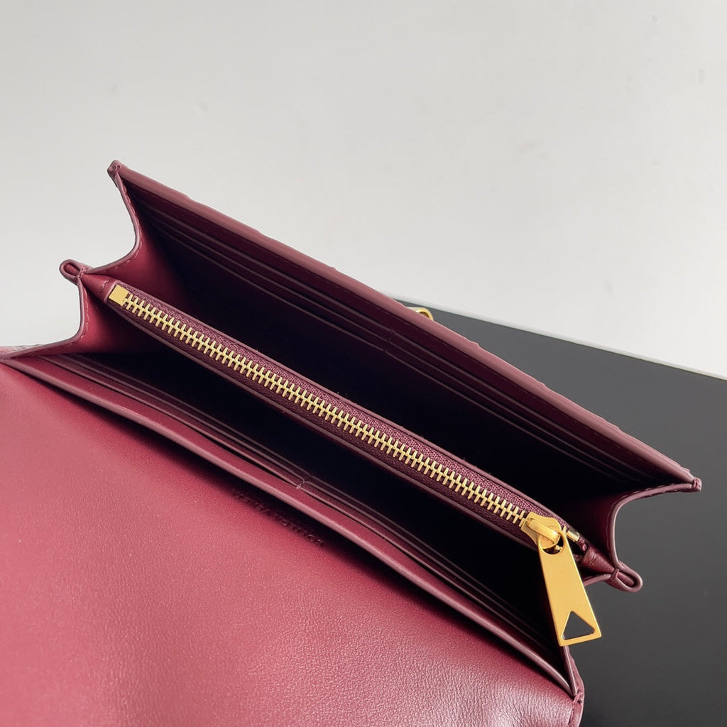 BOTTEGA VENETA ANDIAMO BAG 19 IN BAROLO CALFSKIN