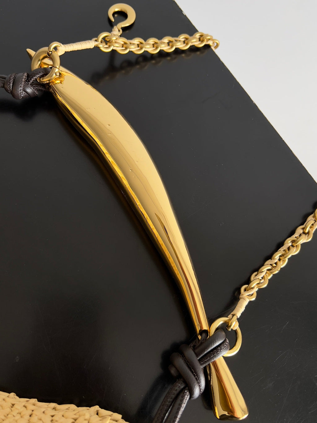 BOTTEGA VENETA SARDINE CHAIN 33 IN NATURAL RAFFIA