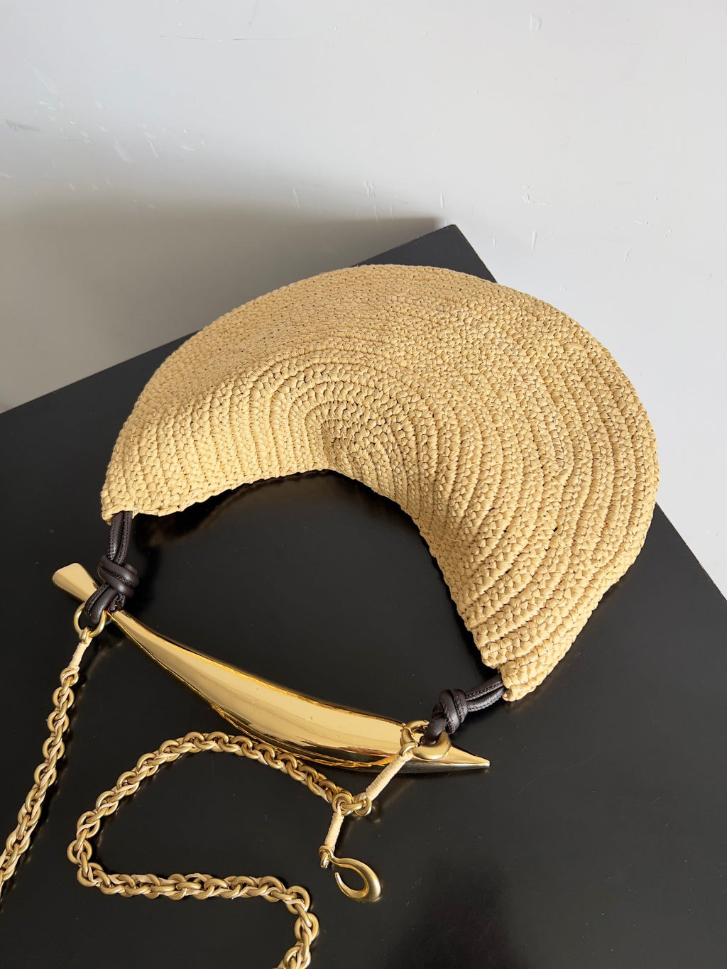 BOTTEGA VENETA SARDINE CHAIN 33 IN NATURAL RAFFIA