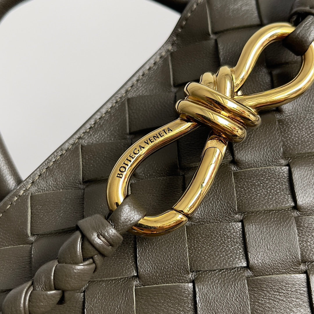 BOTTEGA VENETA SMALL ANDIAMO 25 IN KAKI LAMBSKIN
