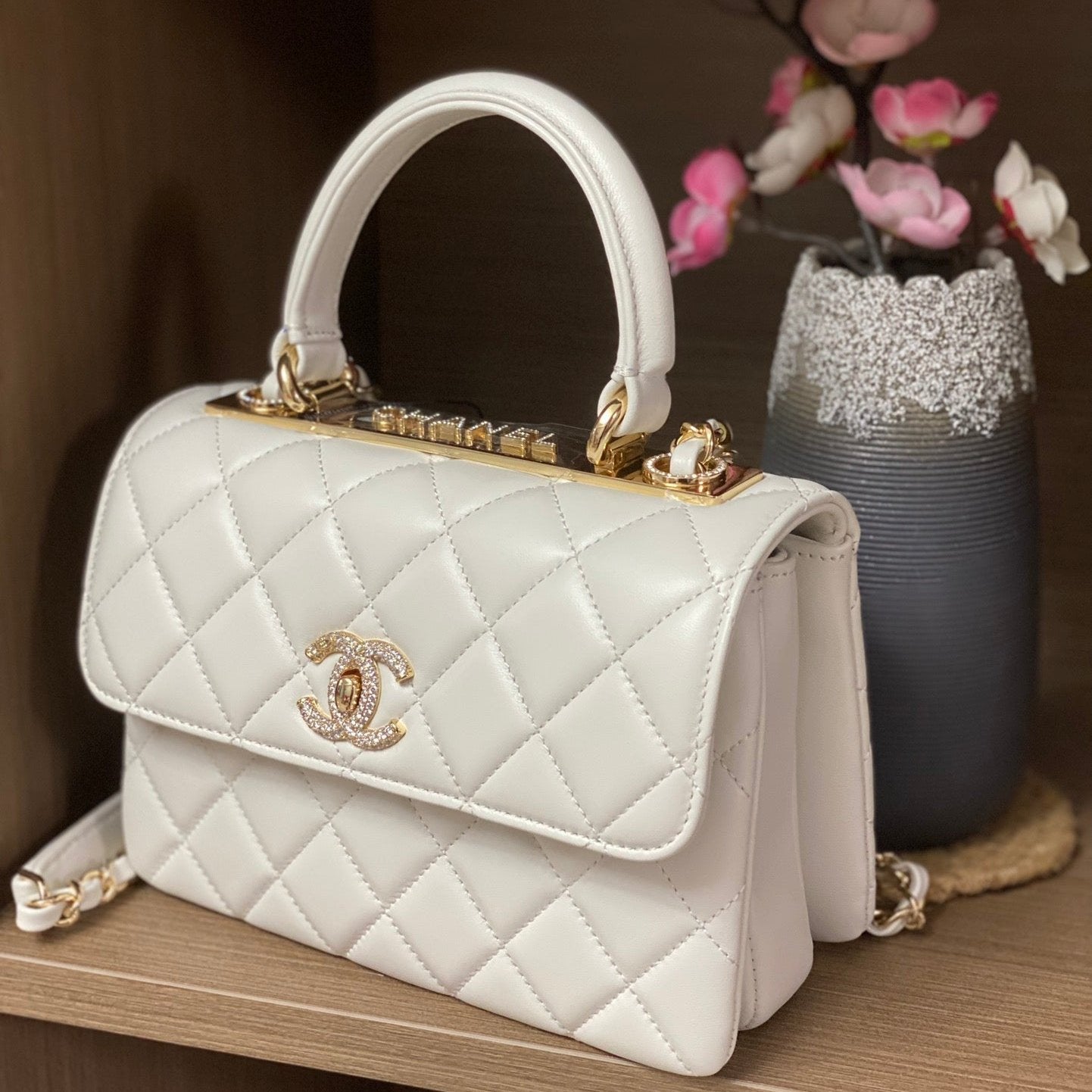 CHANEL MINI FLAP BAG 19 IN WHITE CALFSKIN DIAMOND LOGO