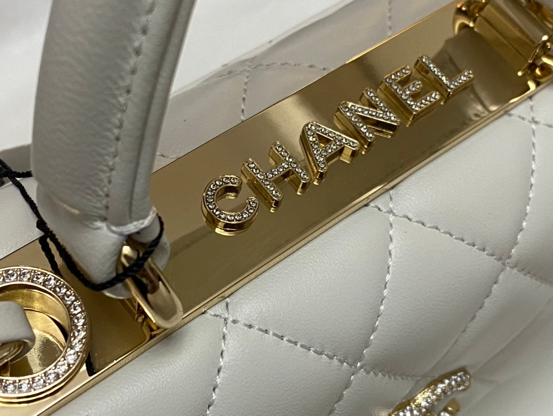 CHANEL MINI FLAP BAG 19 IN WHITE CALFSKIN DIAMOND LOGO