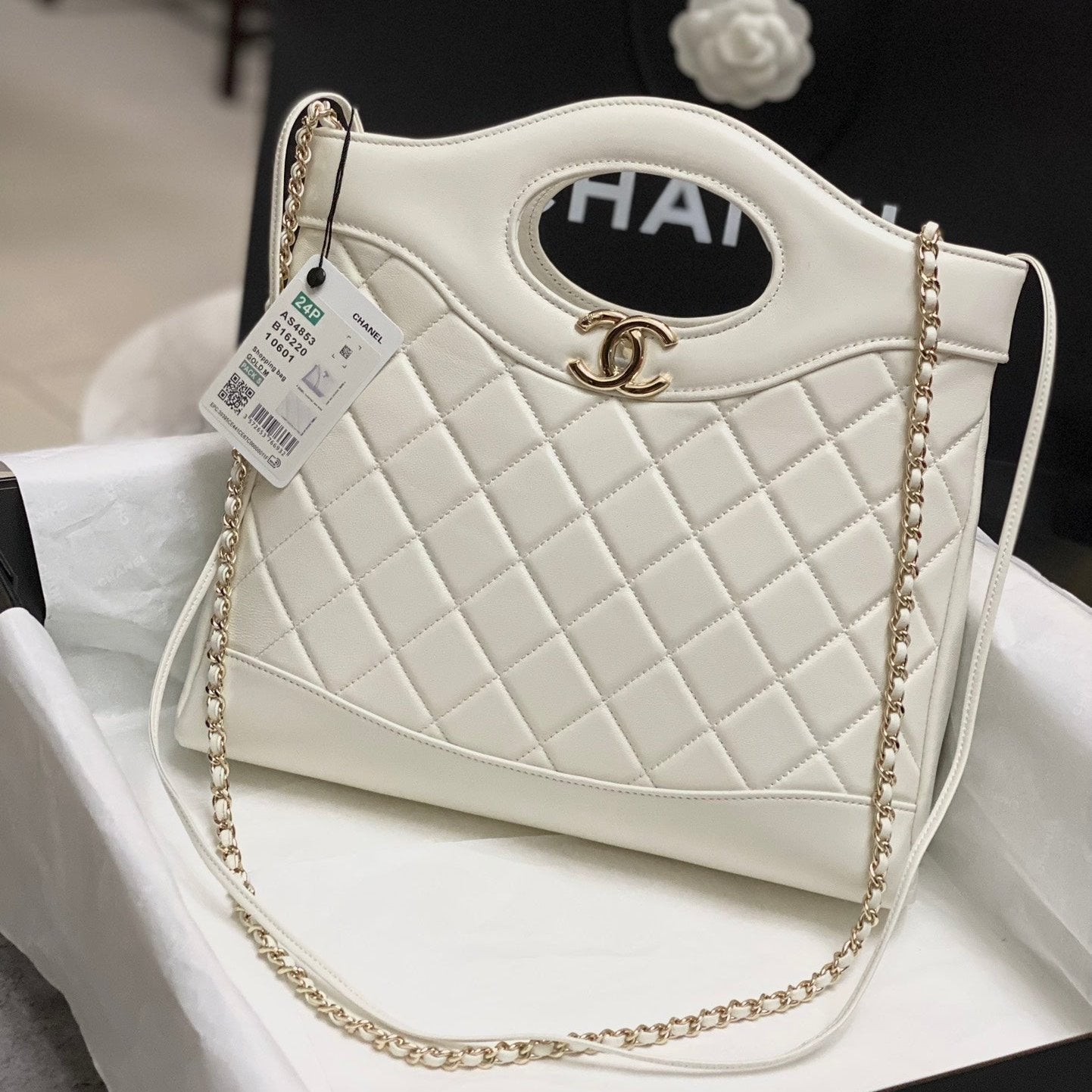 CHANEL SMALL 30 SHOPPING BAG IN WHITE CALFSKIN