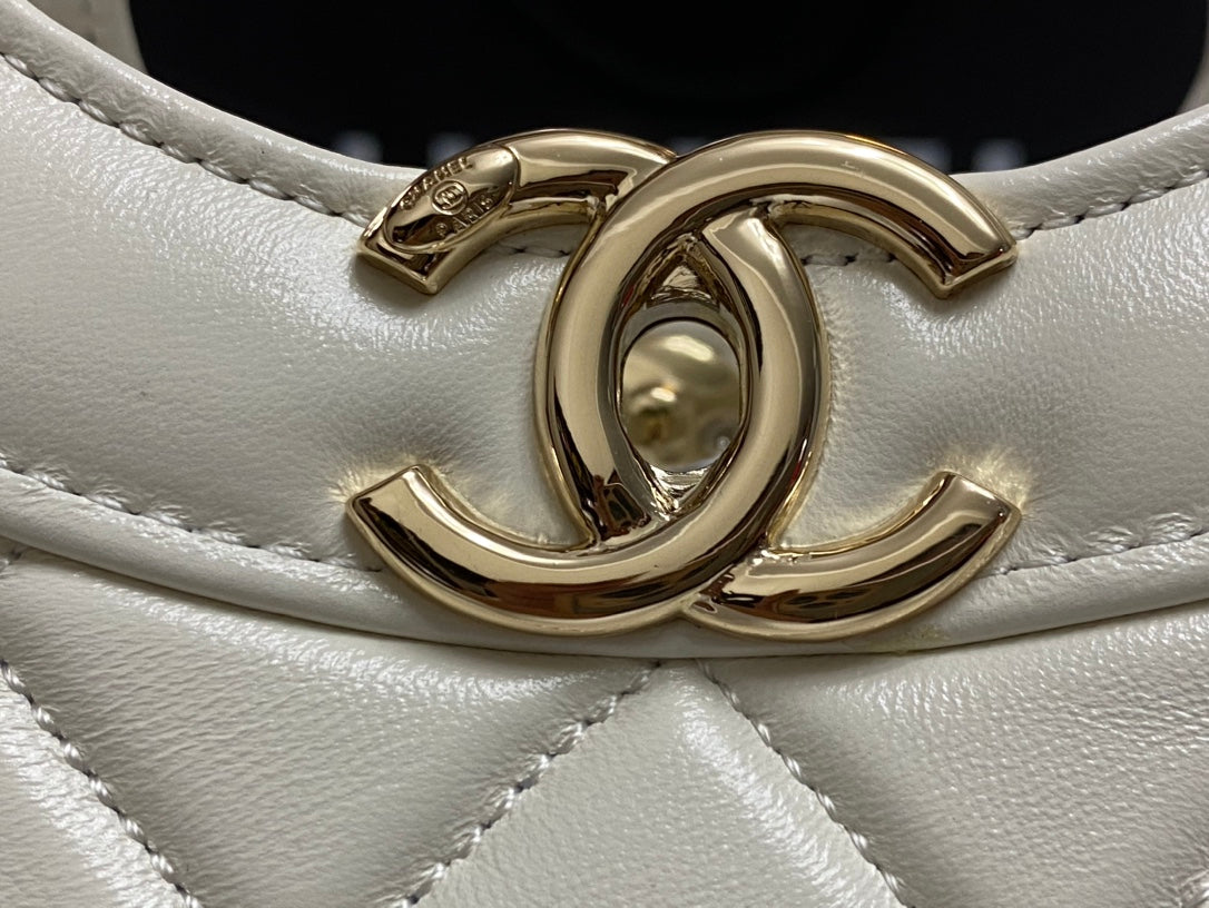 CHANEL SMALL 30 SHOPPING BAG IN WHITE CALFSKIN